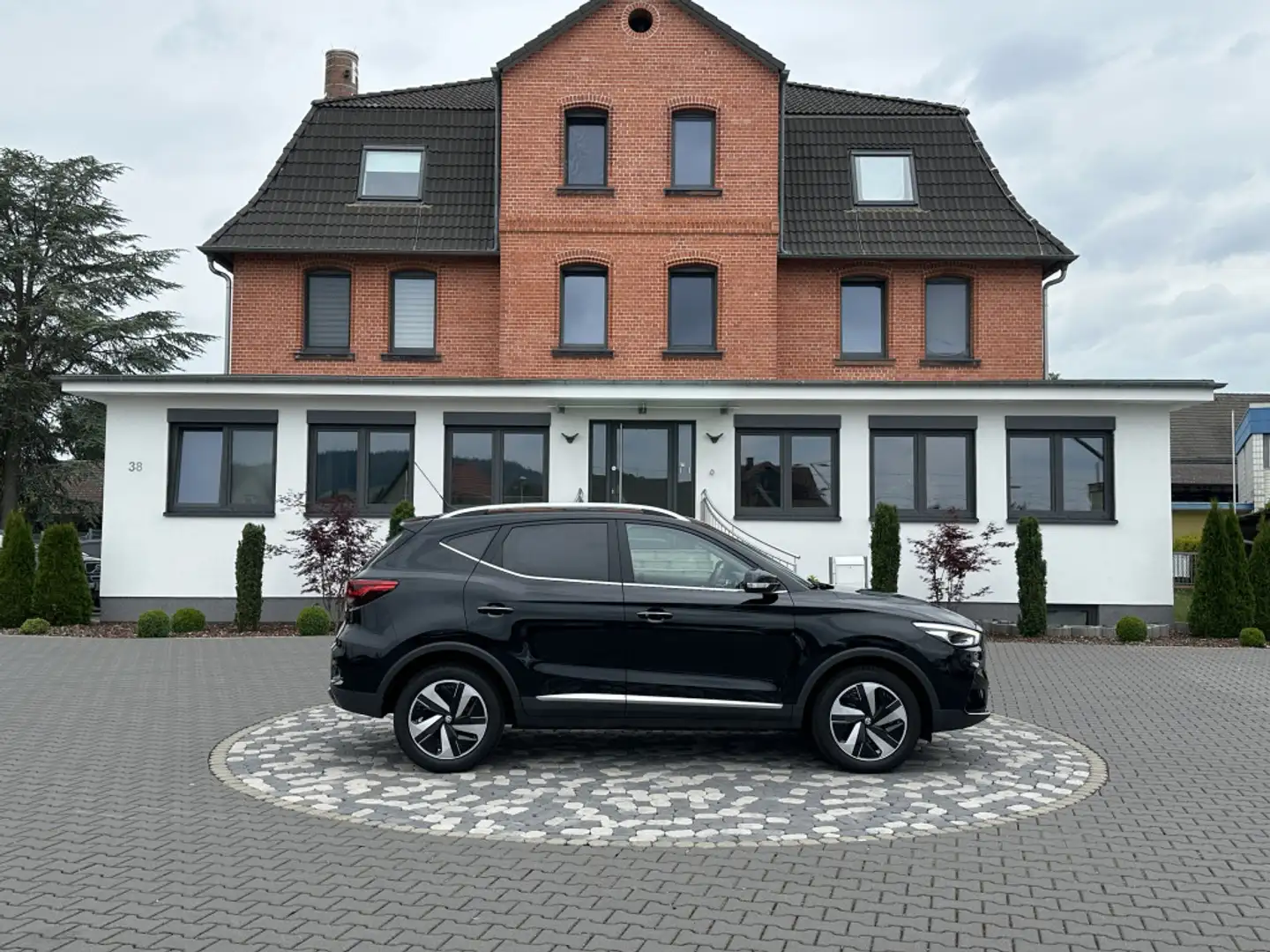 MG ZS EV Comfort LED SHZ NAVI DAB ACC CAM APP-CONNE Schwarz - 1