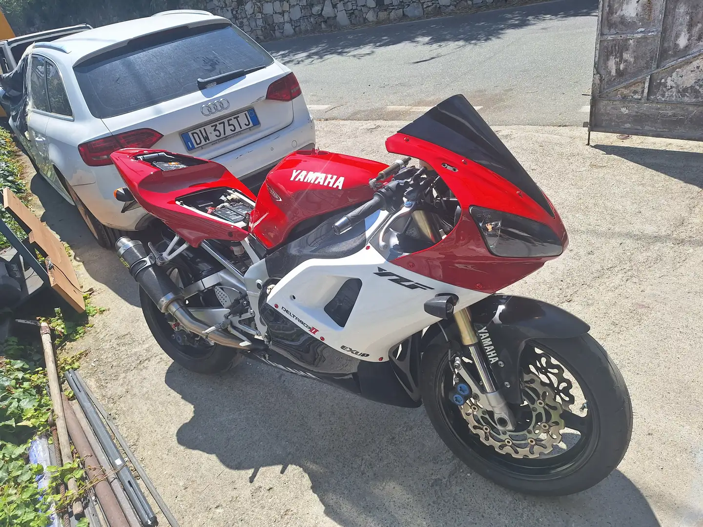Yamaha YZF-R1 Rosso - 1