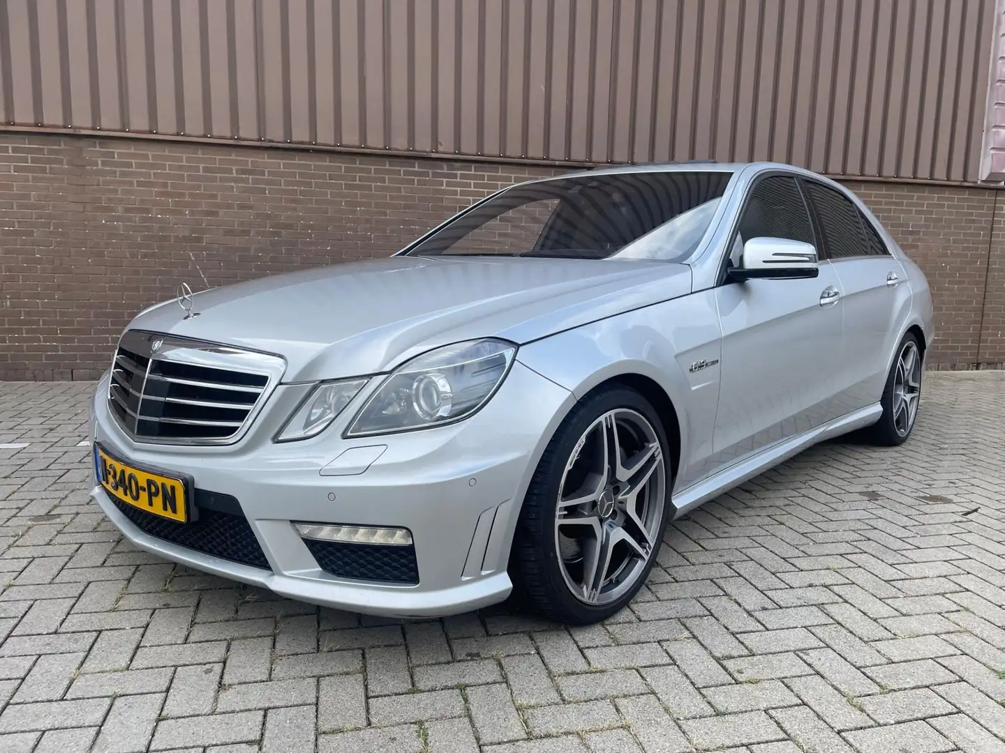 Mercedes-Benz E 63 AMG Pano Navi Leer Dealer oh. Szary - 1