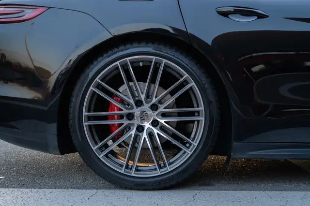 Porsche Panamera view 22