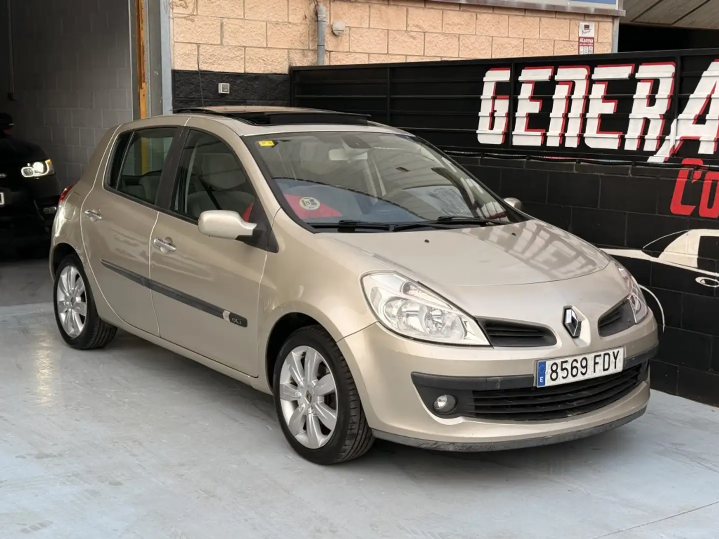 Renault Clio 1.5DCI Confort Dynamique 105 Béžová - 1