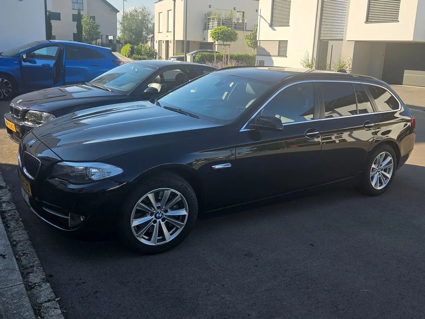 BMW 528 528iA Touring Aut. Fekete - 1