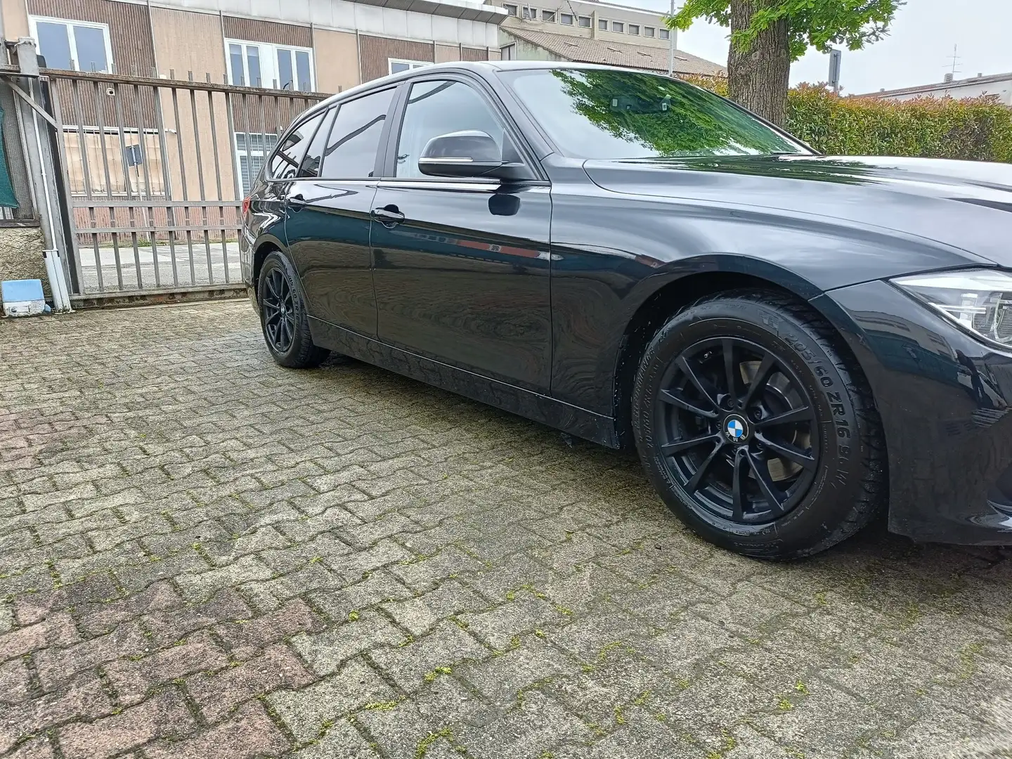 BMW 318 318d Business Advantage auto Noir - 2