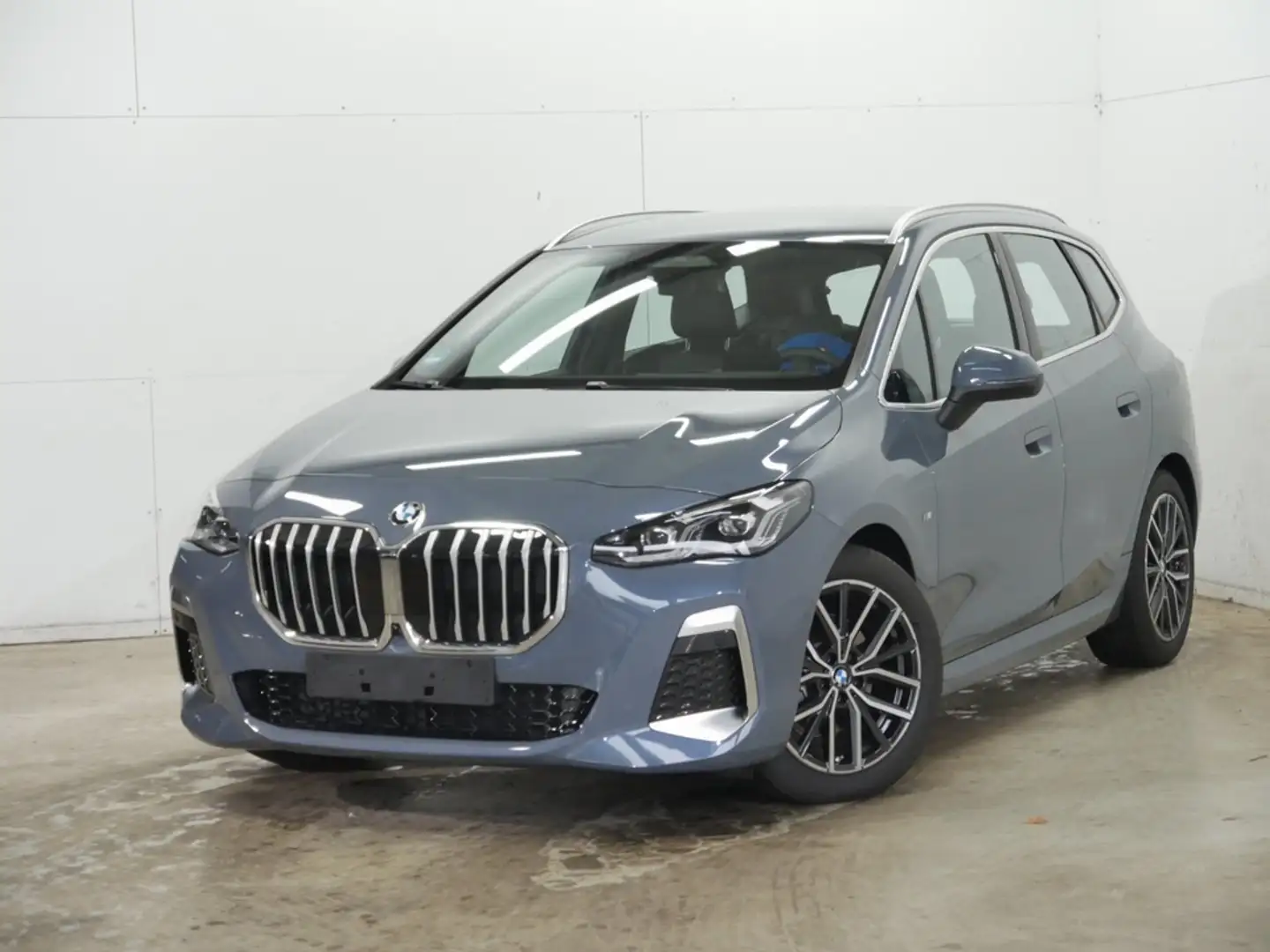 BMW 220 i Active Tourer Steptronic DCT M Sportpaket Grau - 2
