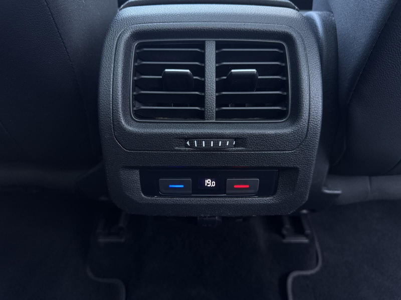 Volkswagen Touran Highline 2.0 TDI DSG Panorama LED — photo 15