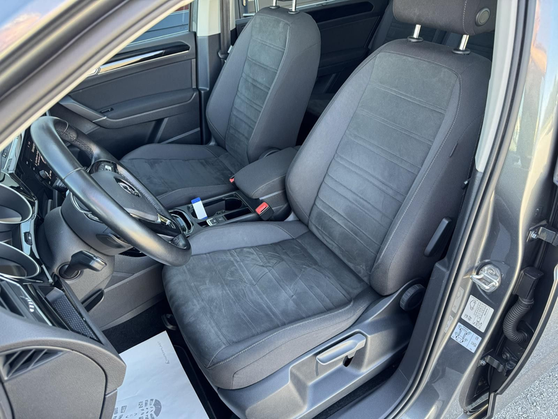 Volkswagen Touran Highline 2.0 TDI DSG Panorama LED — photo 12
