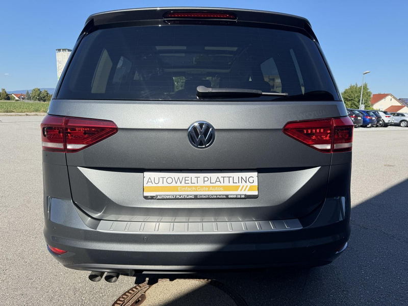 Volkswagen Touran Highline 2.0 TDI DSG Panorama LED — photo 9