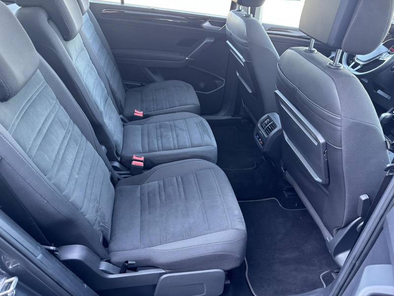 Volkswagen Touran Highline 2.0 TDI DSG Panorama LED — photo 14