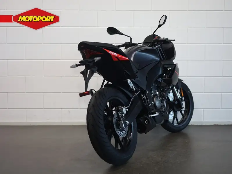 Aprilia Tuono - foto 8