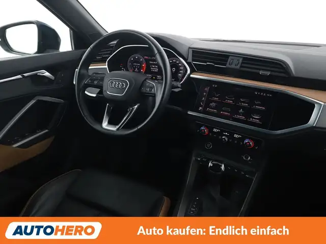 Audi Q3 view 13