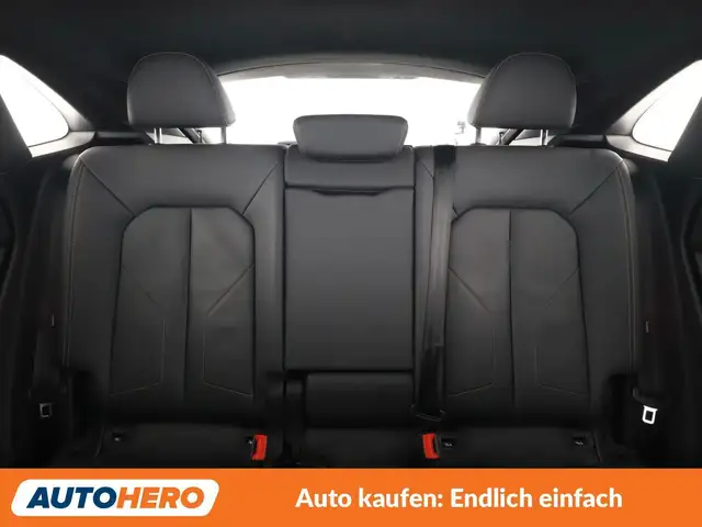 Audi Q3 view 15