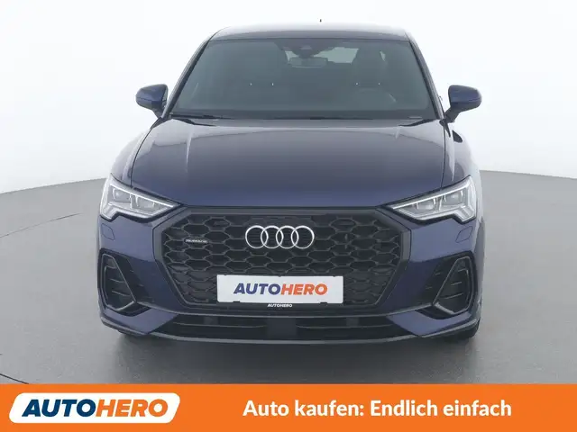 Audi Q3 view 9