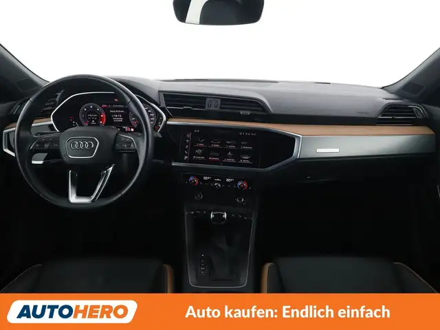 Audi Q3 view 12