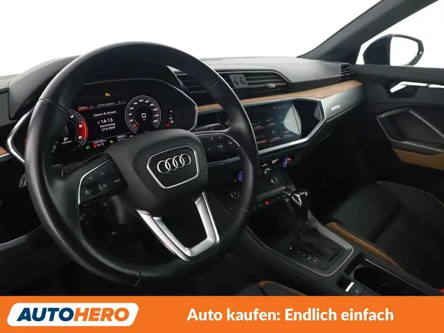 Audi Q3 view 11