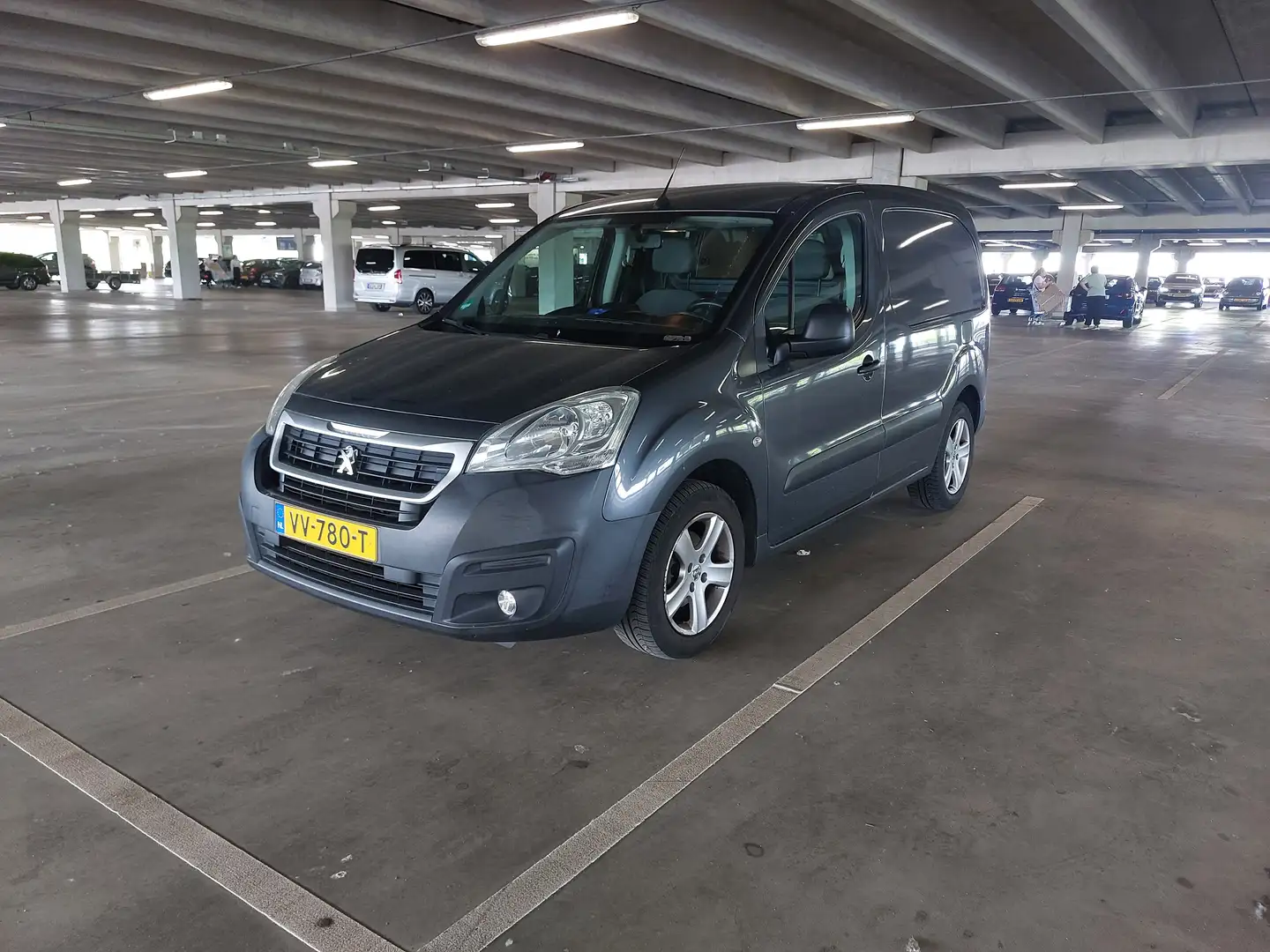 Peugeot Partner Partner 120 1.6 BlueHDi L1Pr Grijs - 1