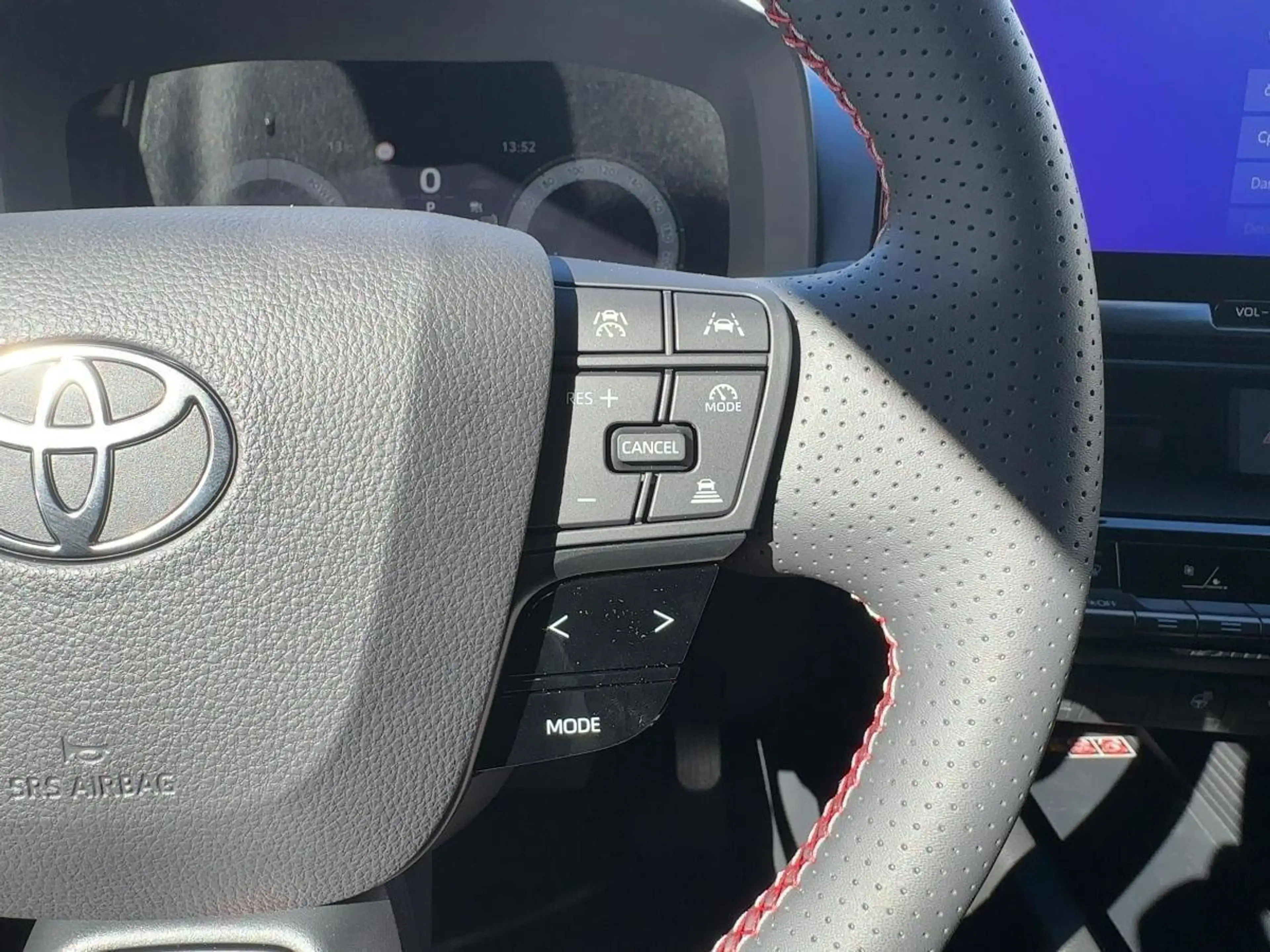 Toyota C-HR - 2,0 l Plugin 4x2 GR SPORT CVT ABS ESP SERVO — photo 14