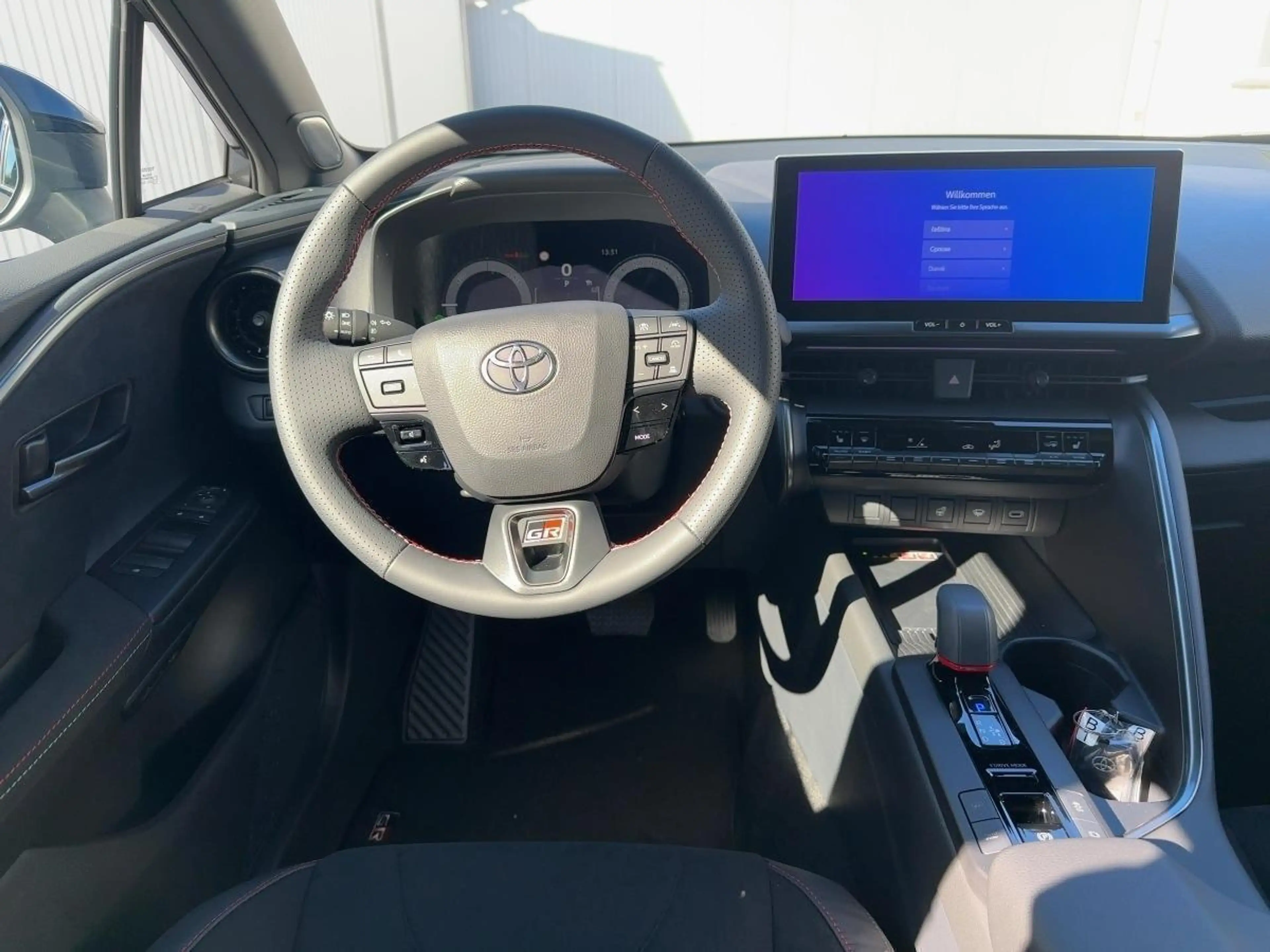 Toyota C-HR - 2,0 l Plugin 4x2 GR SPORT CVT ABS ESP SERVO — photo 7