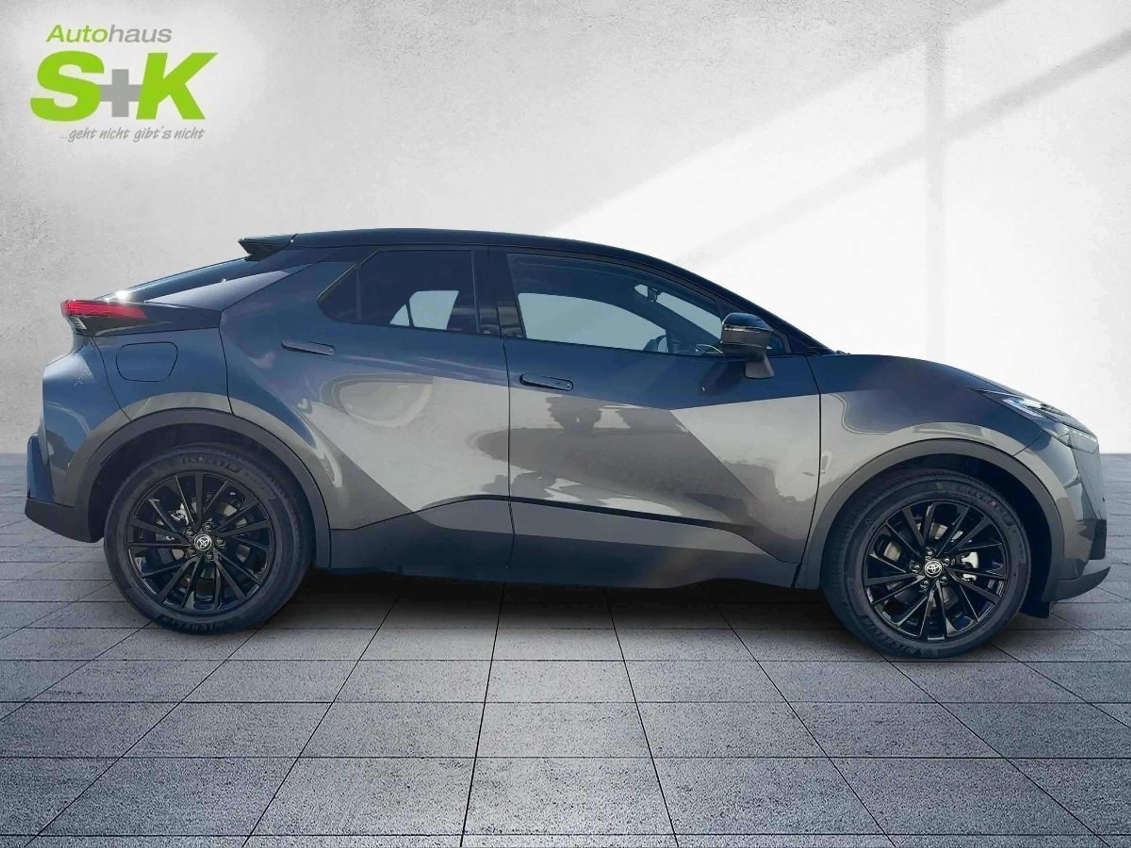Toyota C-HR - 2,0 l Plugin 4x2 GR SPORT CVT ABS ESP SERVO — photo 4