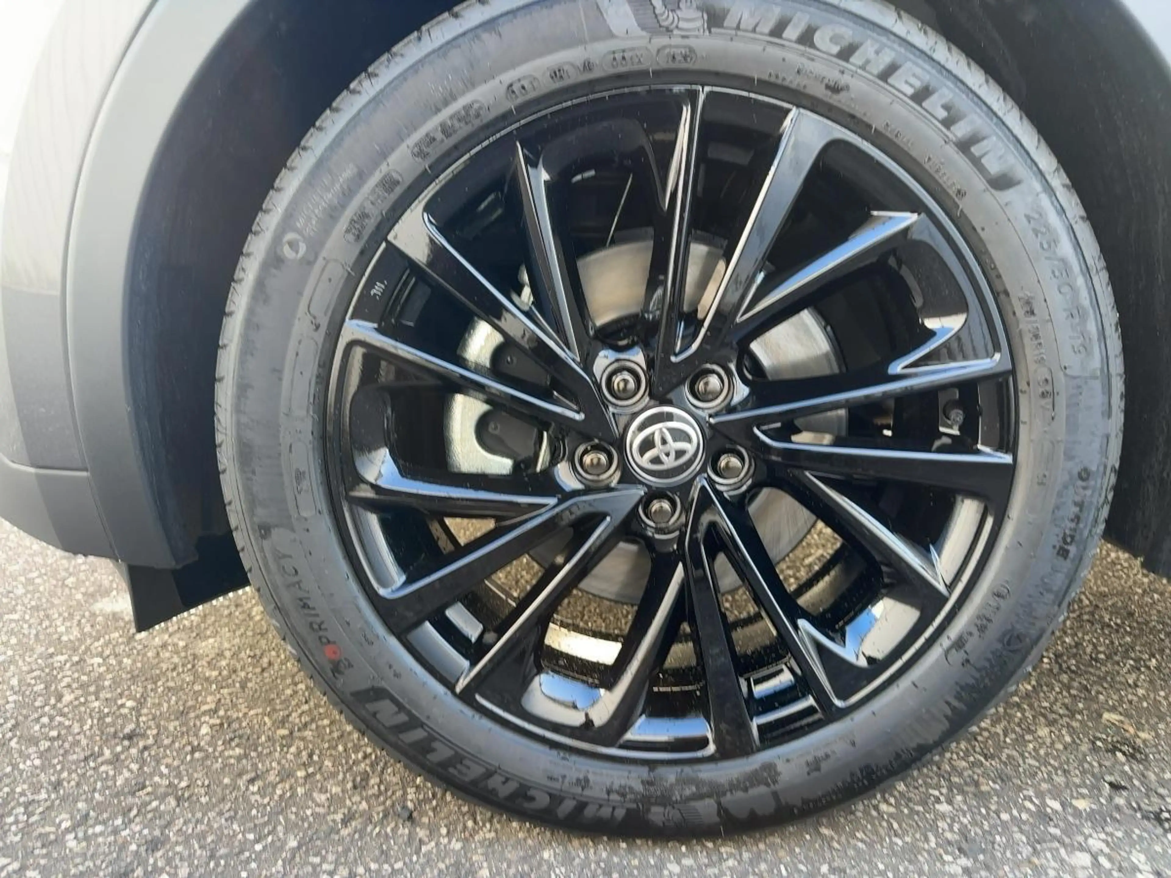 Toyota C-HR - 2,0 l Plugin 4x2 GR SPORT CVT ABS ESP SERVO — photo 6