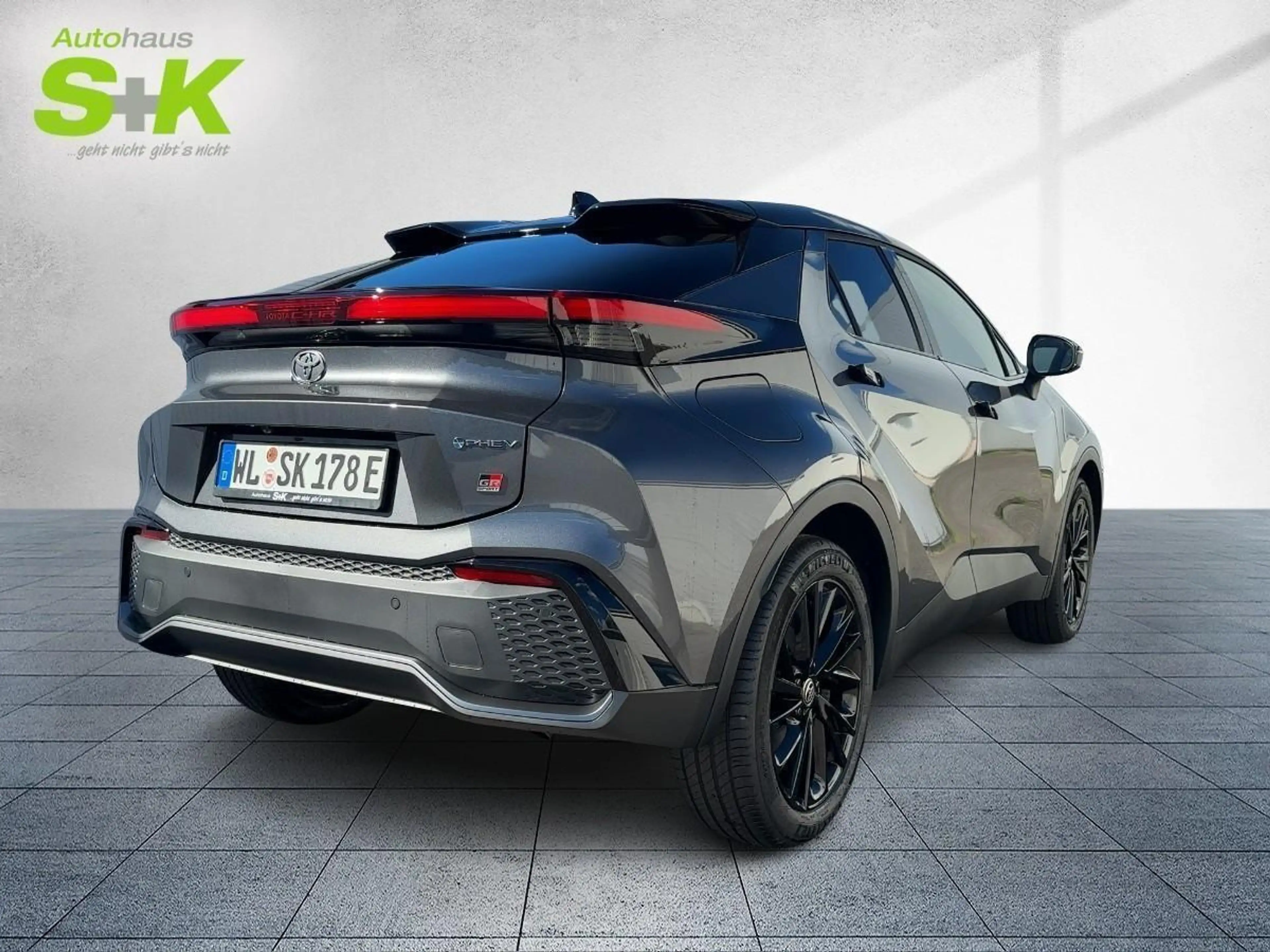 Toyota C-HR - 2,0 l Plugin 4x2 GR SPORT CVT ABS ESP SERVO — photo 3