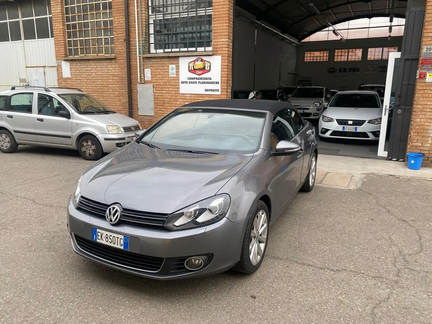 Volkswagen Golf Golf VI 2008 Cabrio Cabrio 1.6 tdi 105cv Grigio - 1