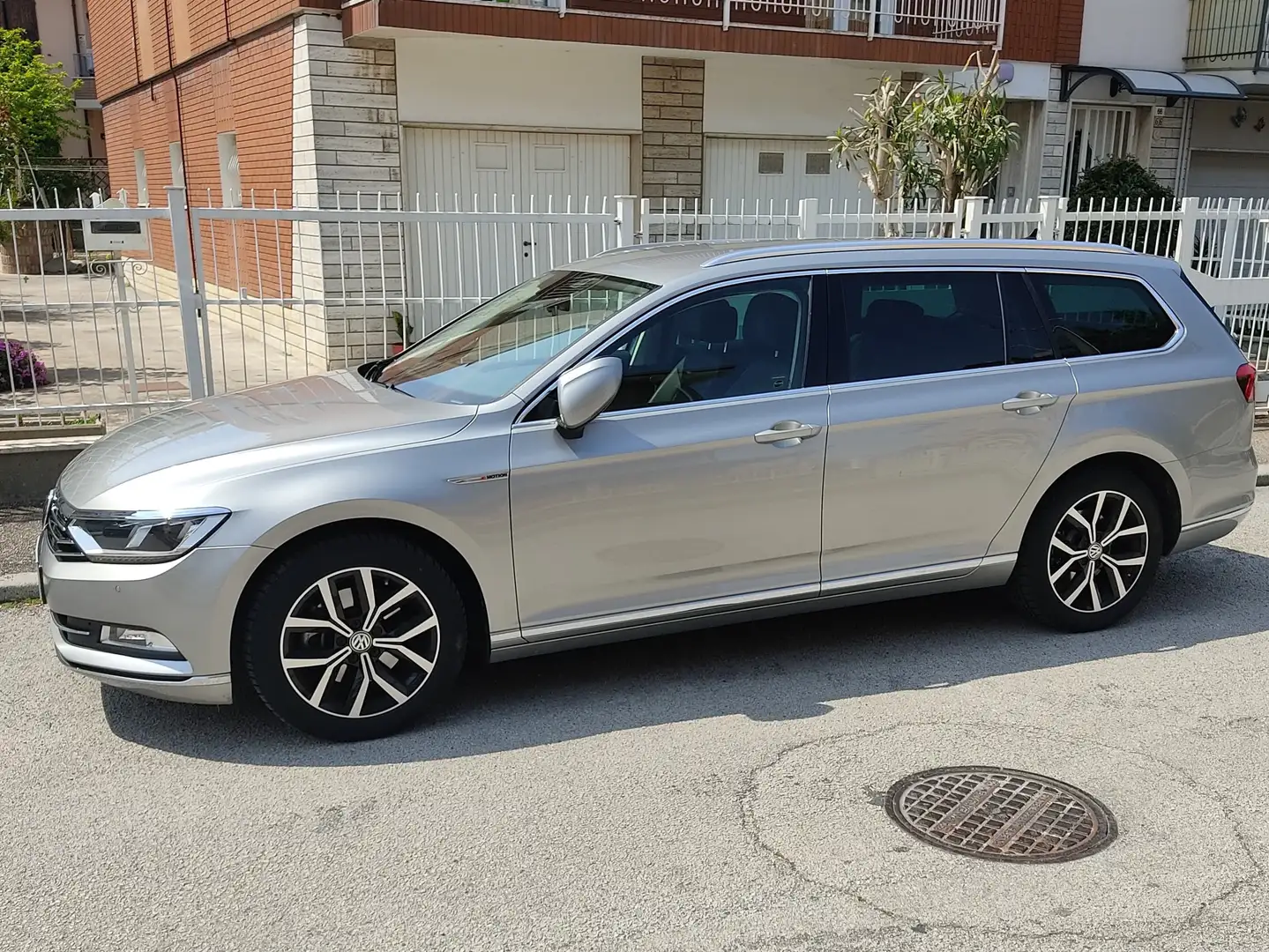 Volkswagen Passat Variant Passat 2016 Variant2.0TDI Highline4motion190cv dsg Grigio - 1