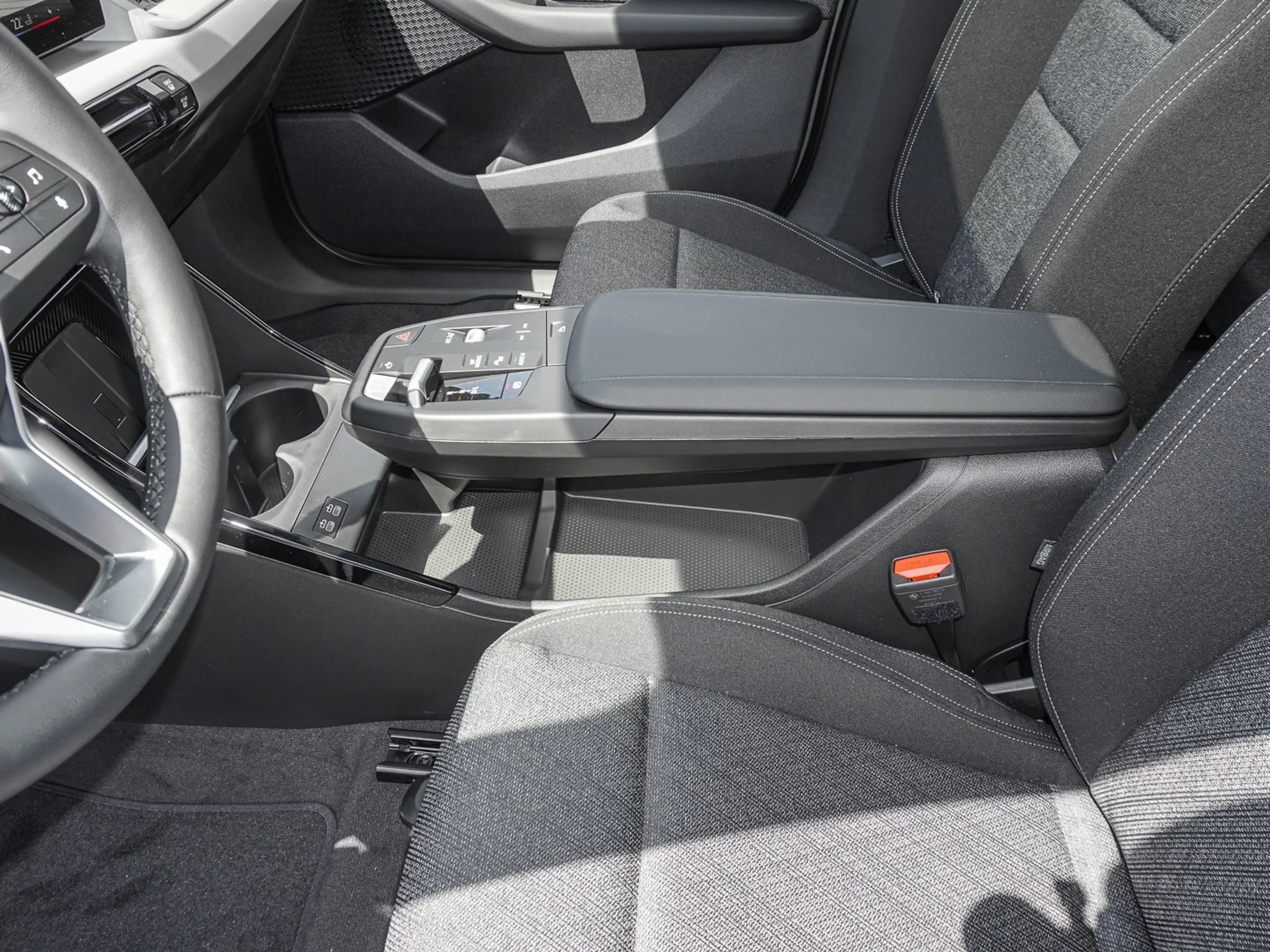 BMW 220 i Active Tourer PANO ACC RFK NAVI LED DAB LM — photo 13