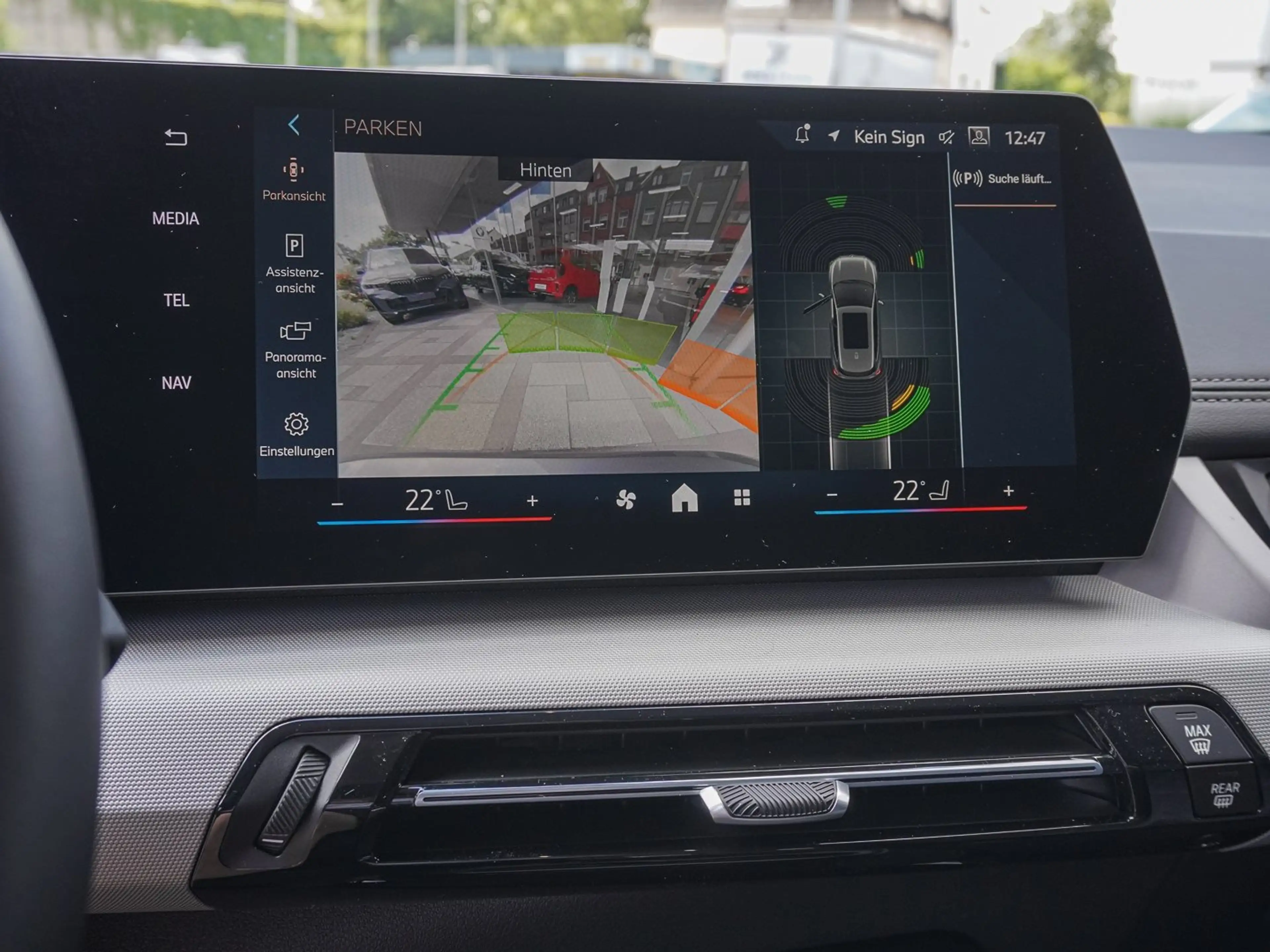 BMW 220 i Active Tourer PANO ACC RFK NAVI LED DAB LM — photo 10