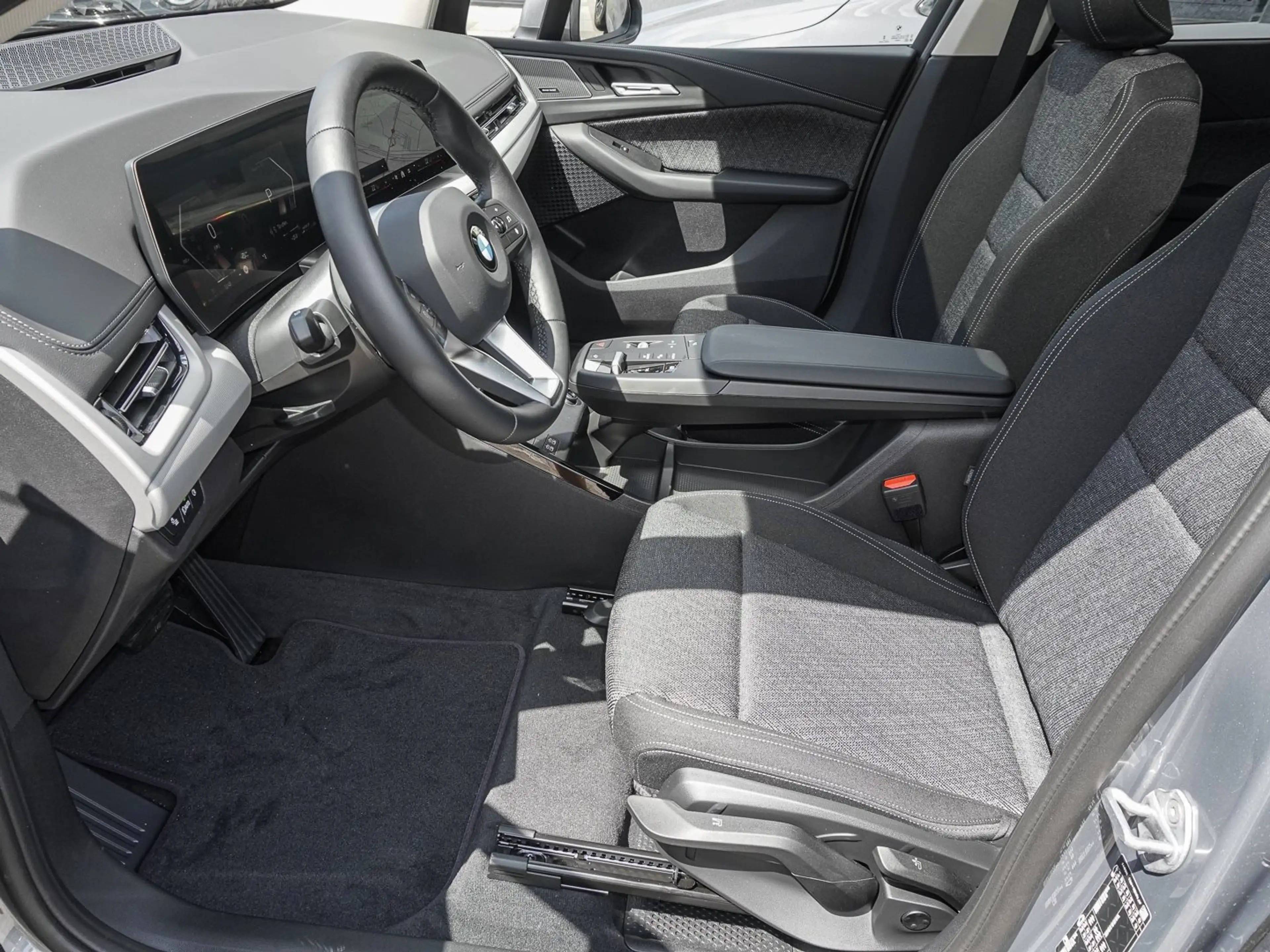 BMW 220 i Active Tourer PANO ACC RFK NAVI LED DAB LM — photo 12