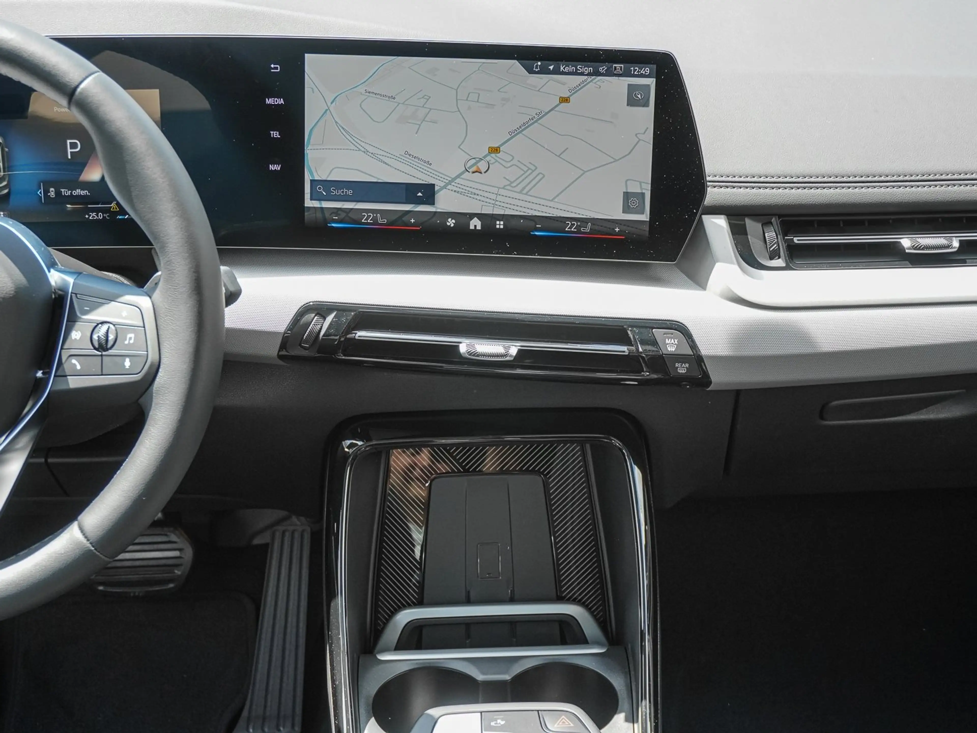 BMW 220 i Active Tourer PANO ACC RFK NAVI LED DAB LM — photo 9