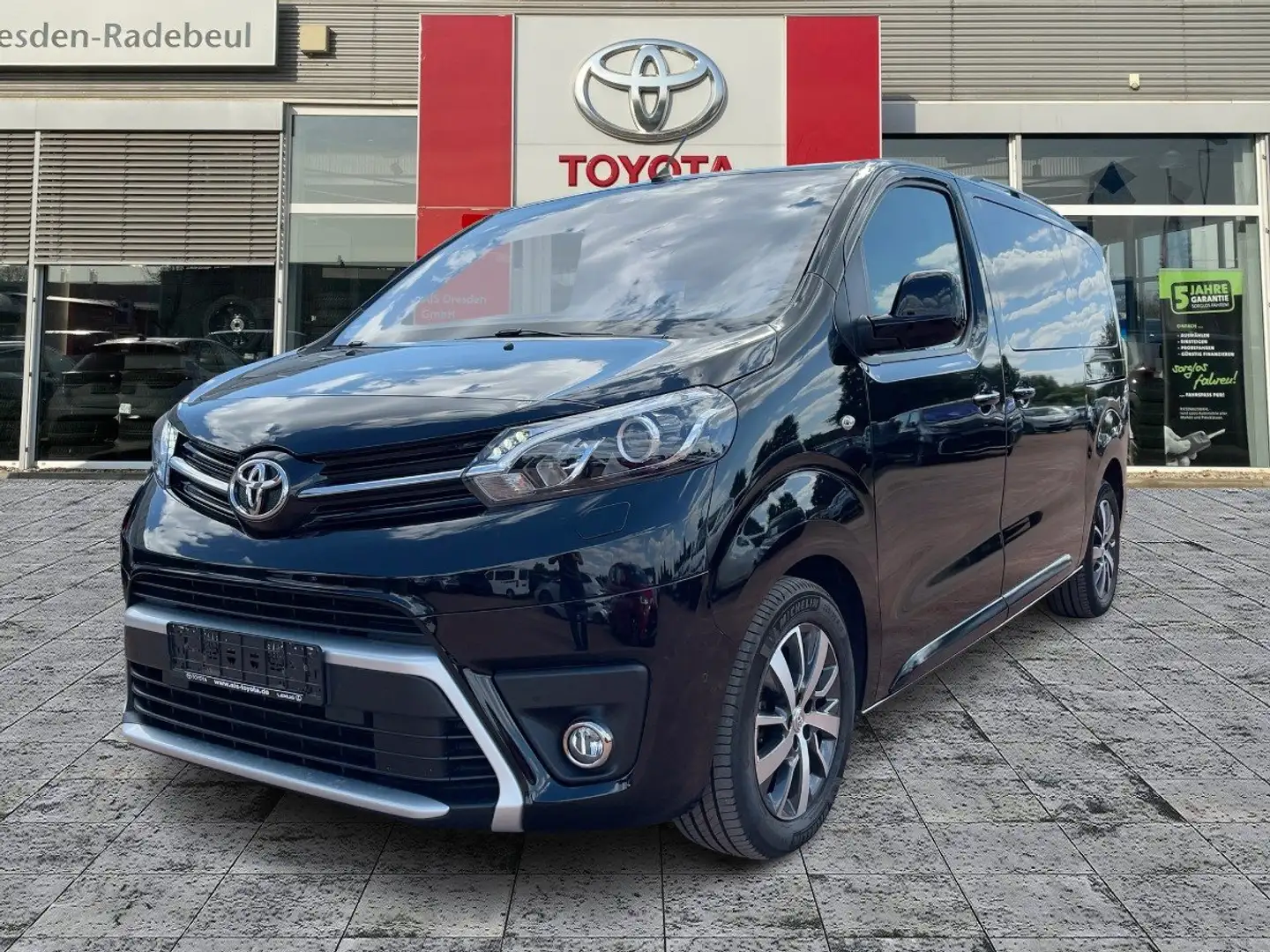 Toyota Proace Verso Family 2.0 D-4D L1 HUD*Leder*Xenon Negru - 2