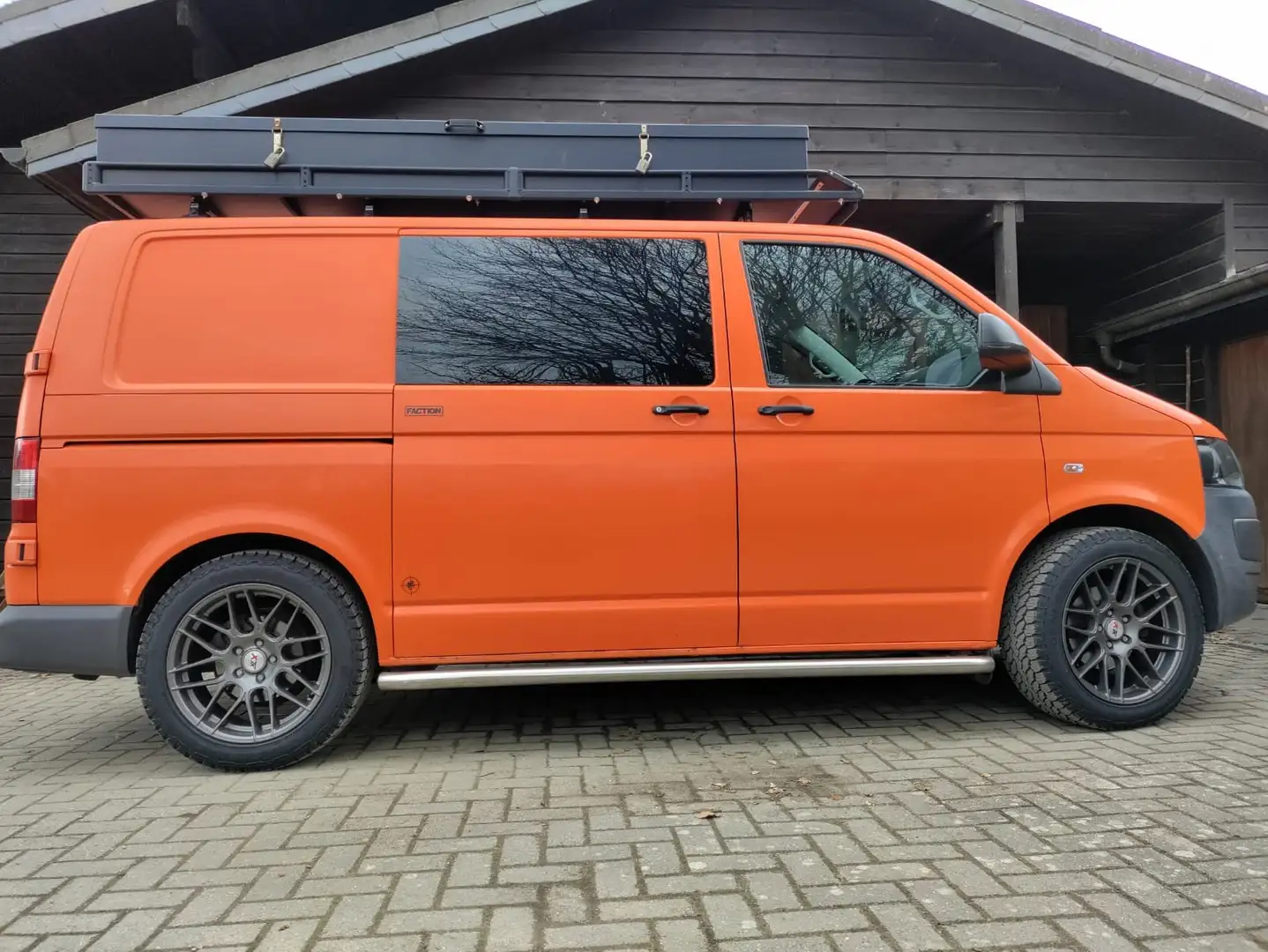 Volkswagen T5 Оранжевий - 1