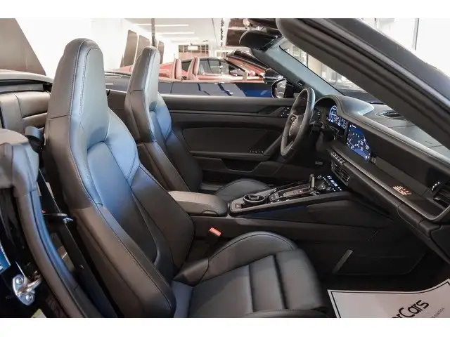 Porsche 911 view 8