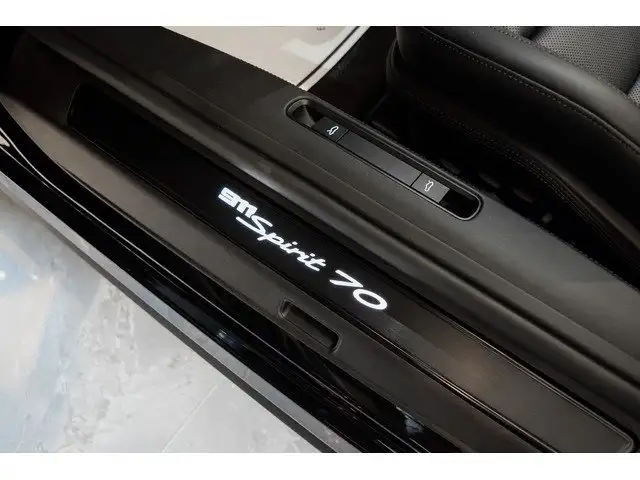 Porsche 911 view 23