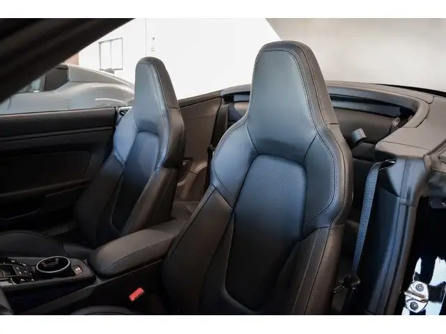 Porsche 911 view 9