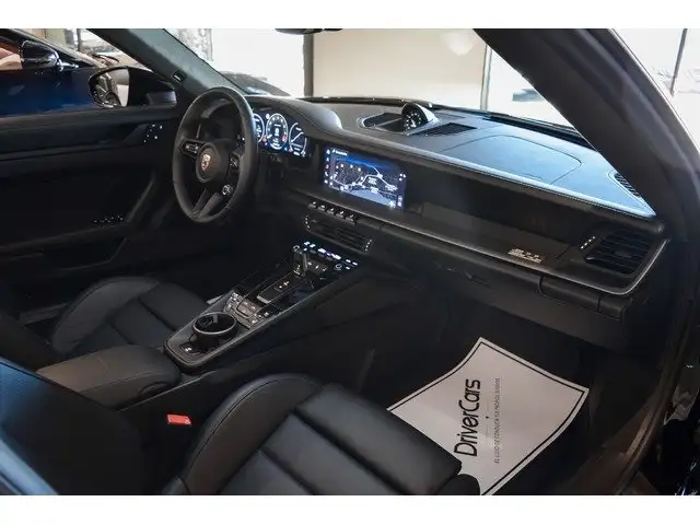 Porsche 911 view 6