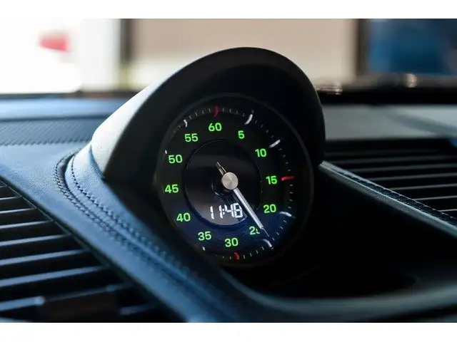 Porsche 911 view 16