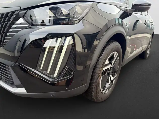Peugeot 2008 view 11