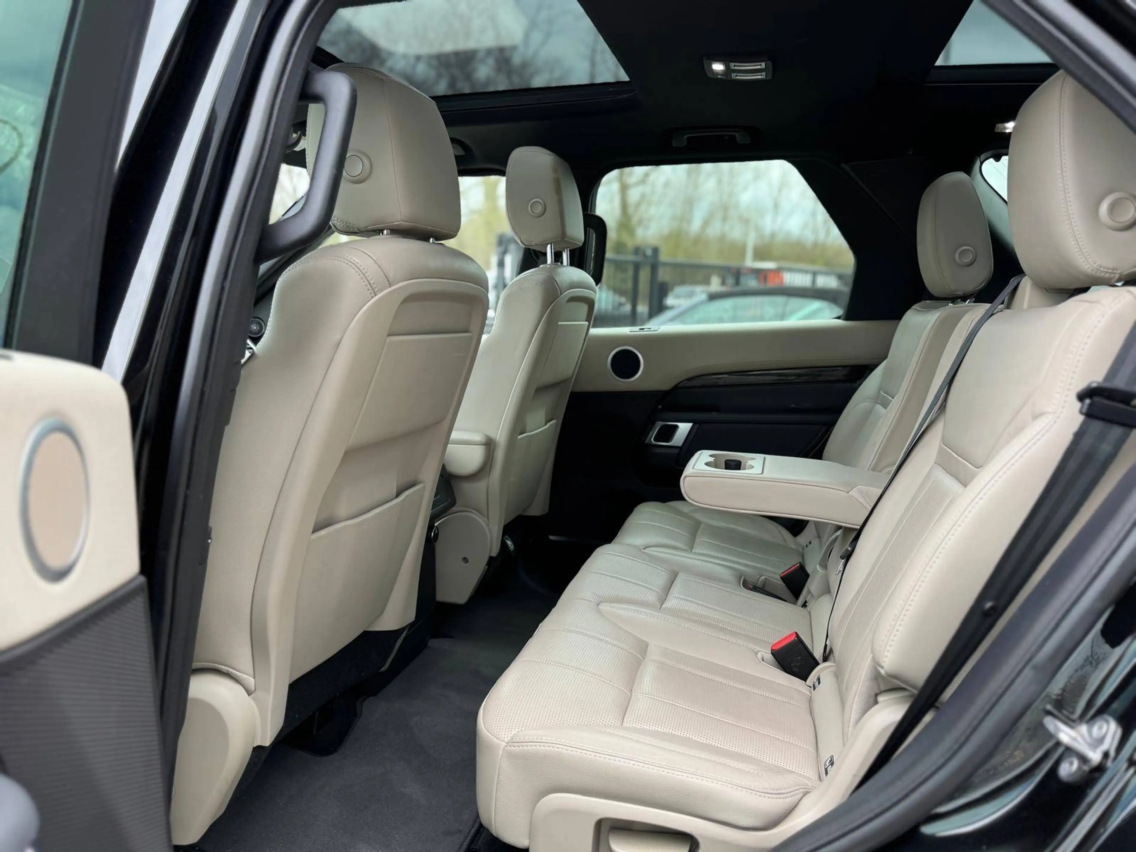 Land Rover Discovery ENKEL VERKOOP AAN HANDELAAR - 3000kg TREKKRACHT /PANO / TREKHAAK / PERFECTE STAAT / CARBON BLACK — photo 13