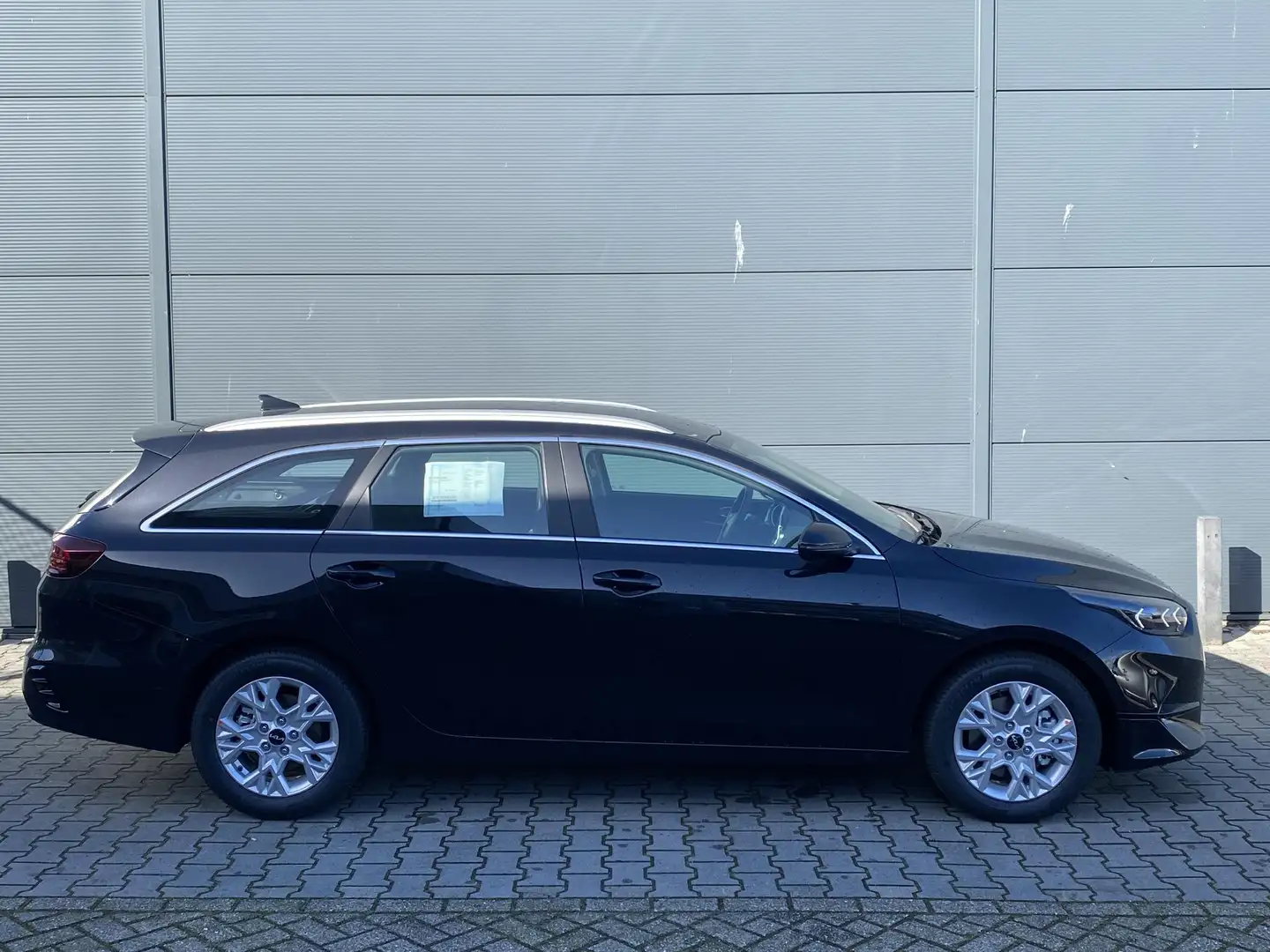 Kia Ceed SW / cee'd SW 1.5 T-GDi DCT7 DynamicLine | Demo | Navigatie | Pa Schwarz - 2