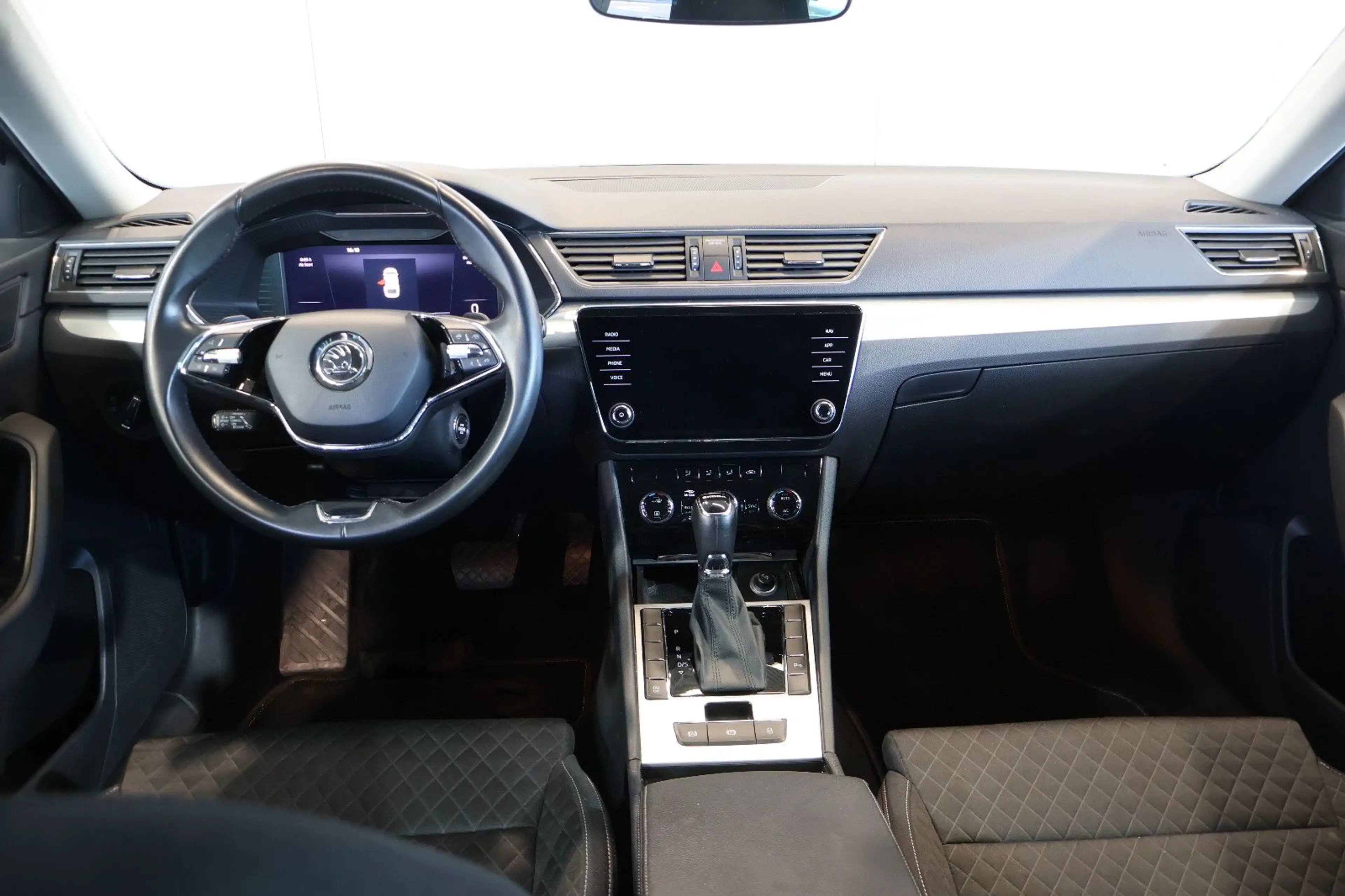 Skoda Superb 2.0 TDI Ambition AID+ACC+LED+CARPLAY — photo 7