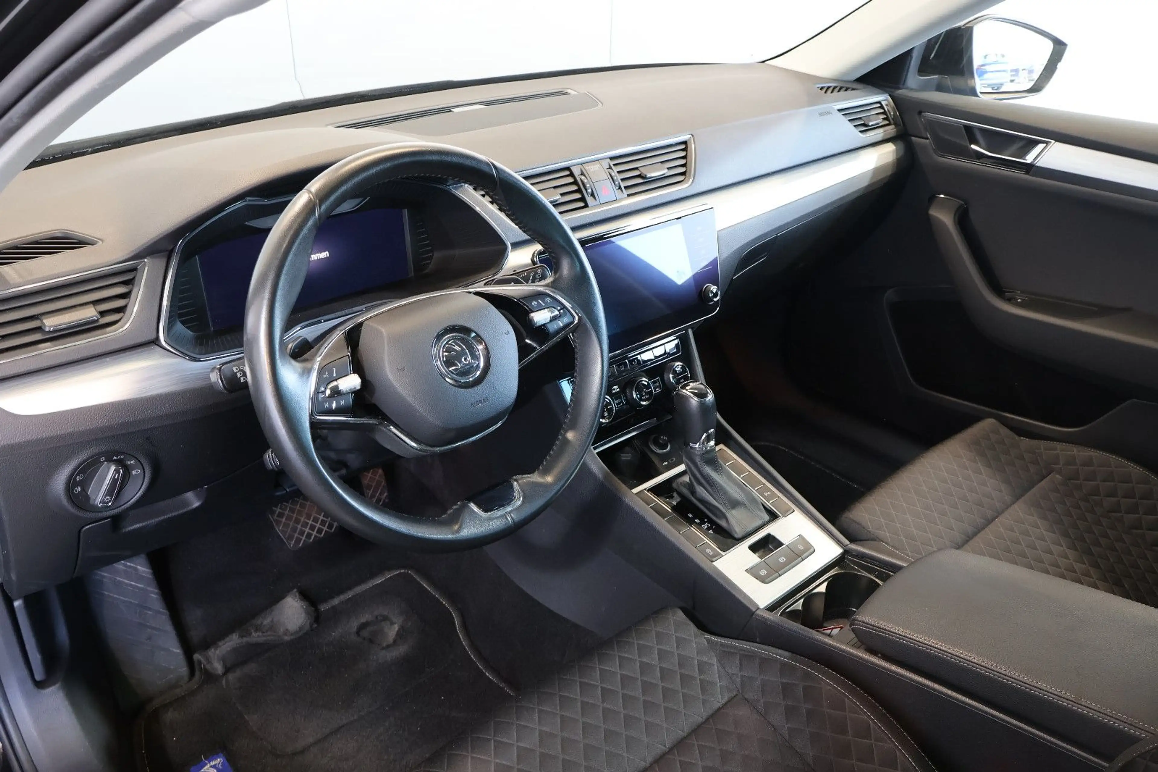 Skoda Superb 2.0 TDI Ambition AID+ACC+LED+CARPLAY — photo 9