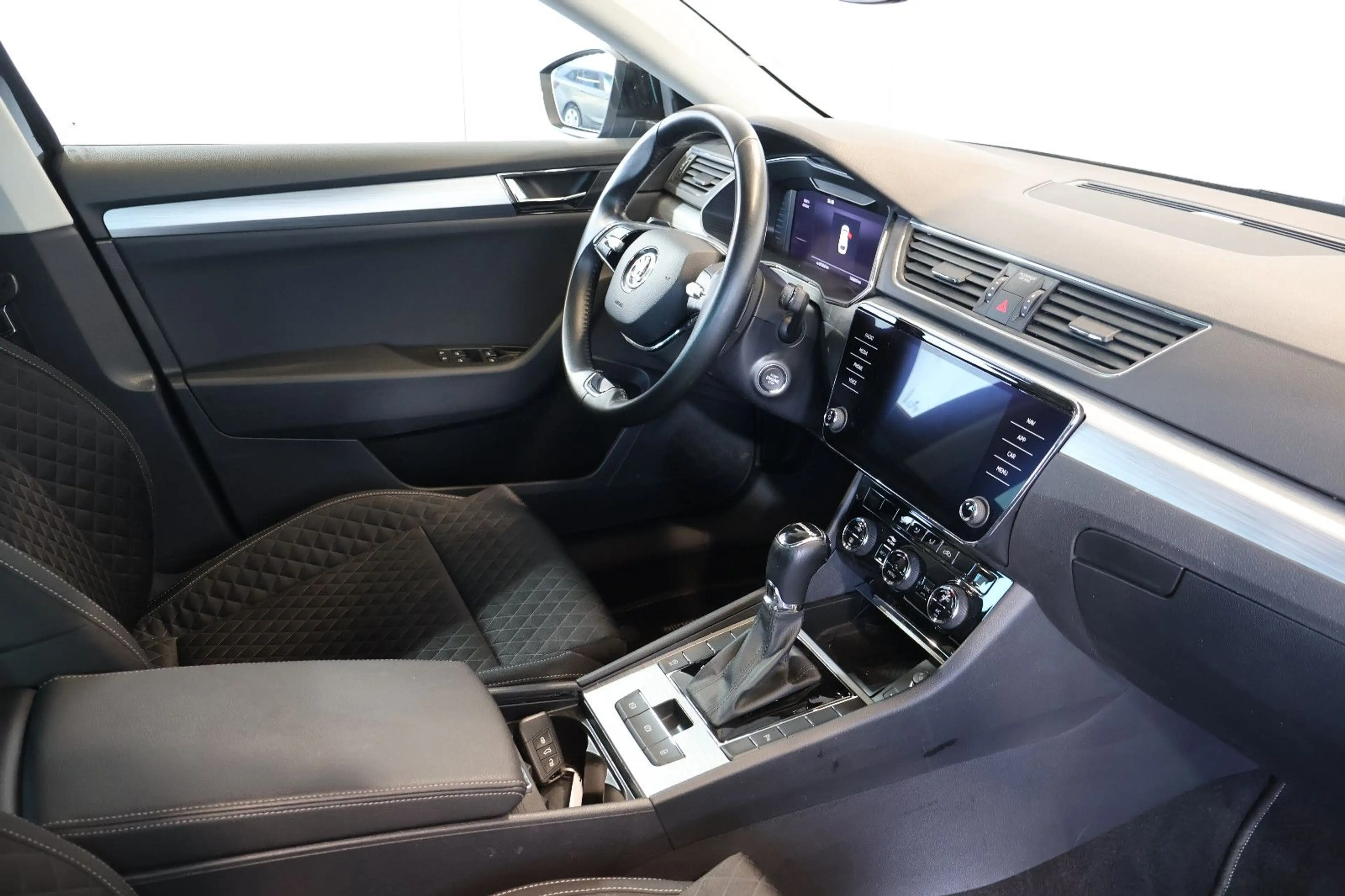 Skoda Superb 2.0 TDI Ambition AID+ACC+LED+CARPLAY — photo 13