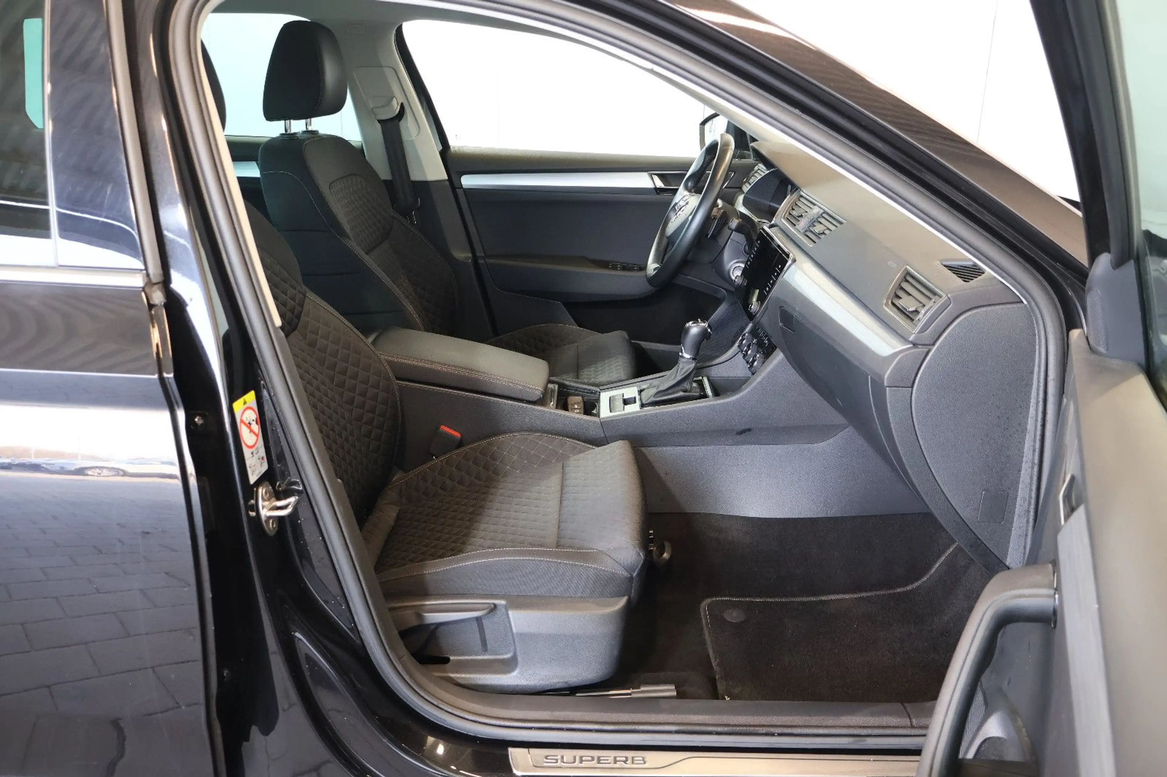 Skoda Superb 2.0 TDI Ambition AID+ACC+LED+CARPLAY — photo 14