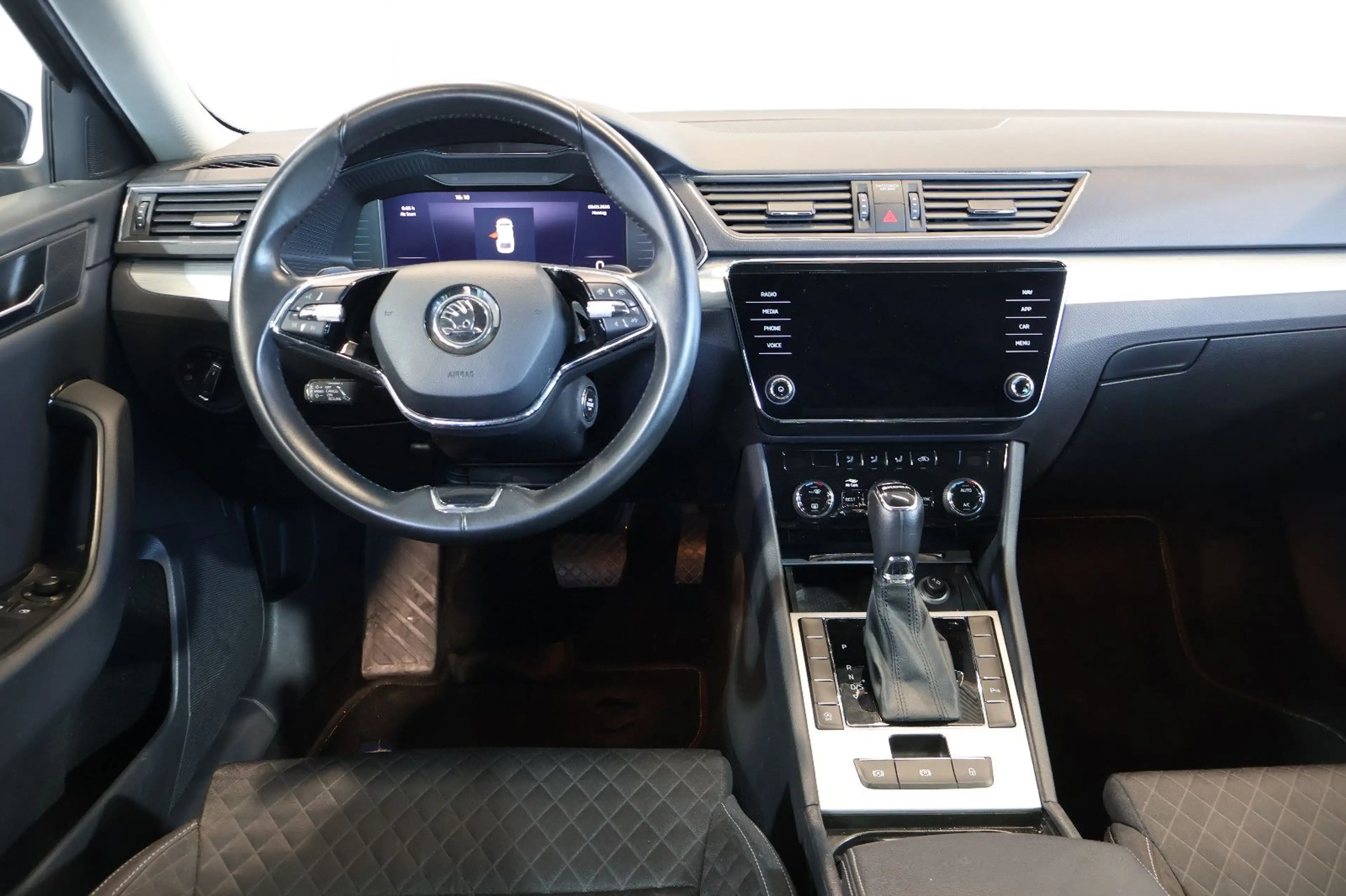 Skoda Superb 2.0 TDI Ambition AID+ACC+LED+CARPLAY — photo 8