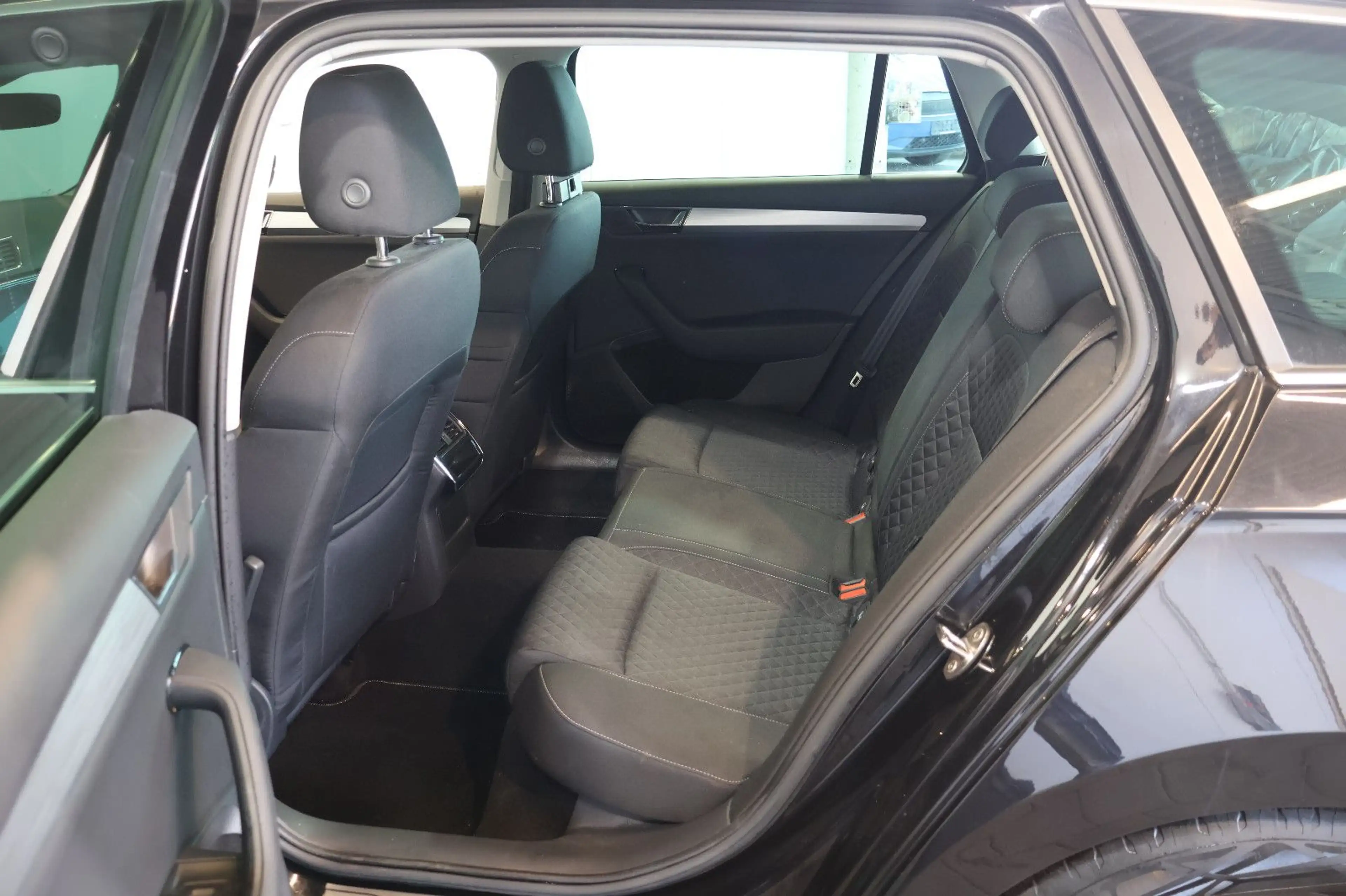 Skoda Superb 2.0 TDI Ambition AID+ACC+LED+CARPLAY — photo 12
