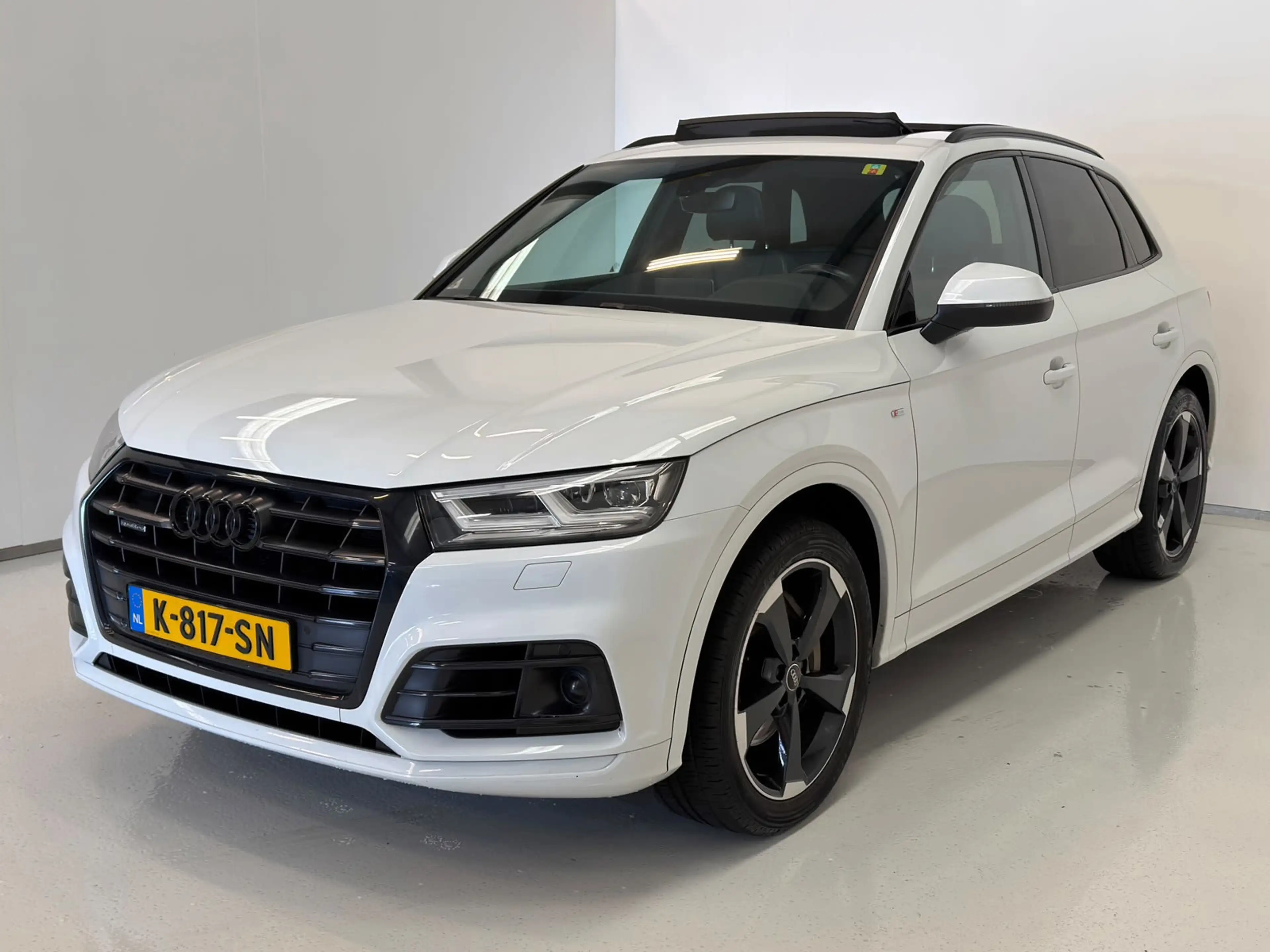 Audi Q5 3.0 TDI Quattro Sport S Line Black Edition / Pano — photo 3