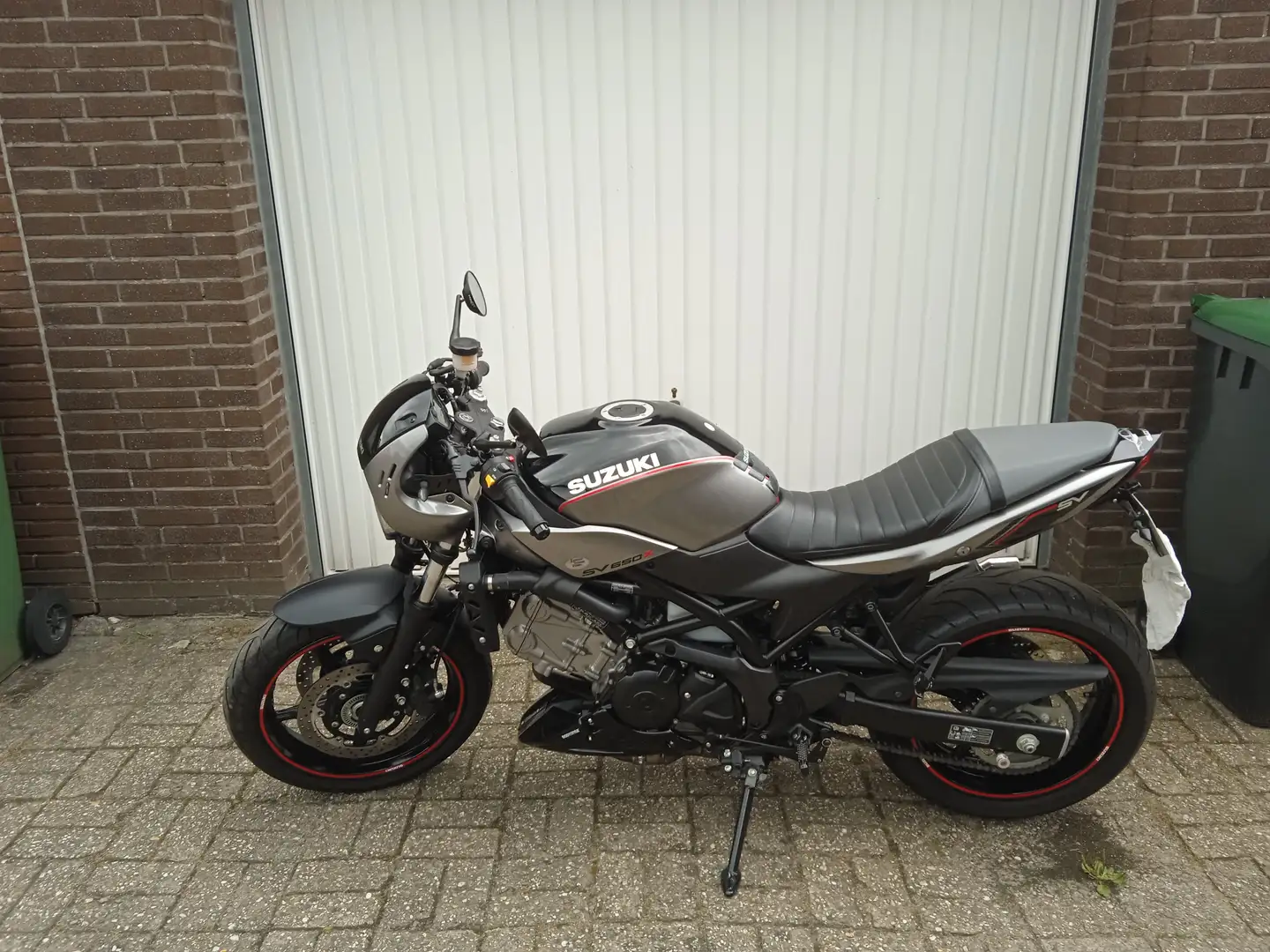 Suzuki SV 650 Noir - 1