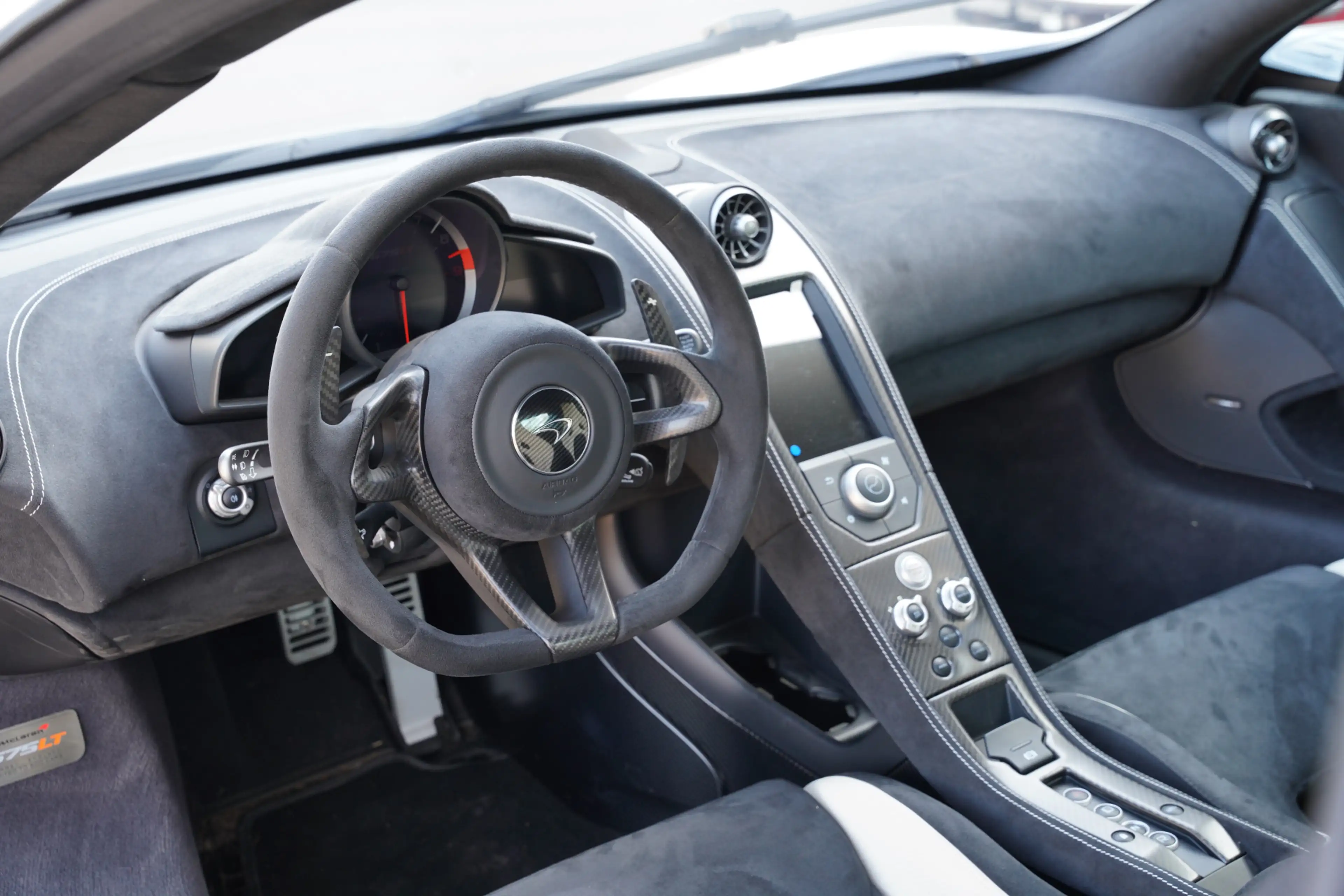 McLaren 675LT "MSO" V8 3.8 DELIVERY MILEAGE!!! Carbon hood and r — photo 3