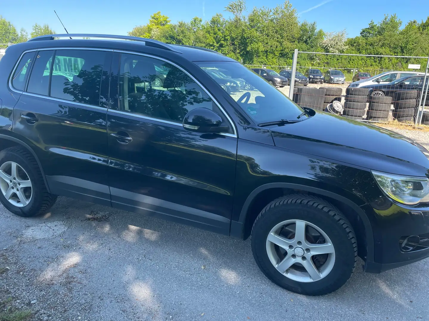 Volkswagen Tiguan 2,0 TDI 4Motion Sky DPF Schwarz - 1